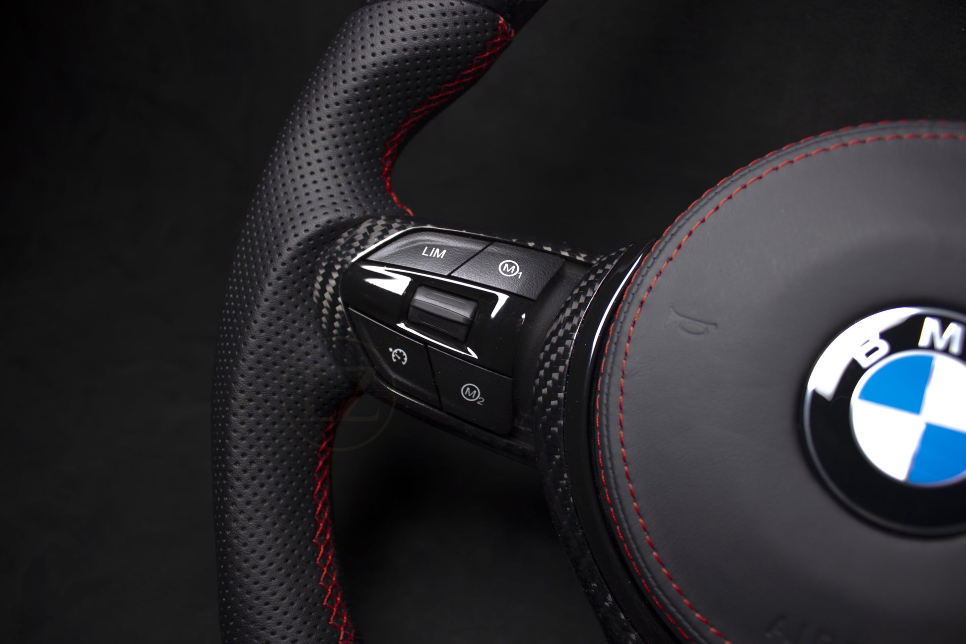 BMW F-Serie Carbon/Ventilert Skinn Ratt, Røde Detaljer - LZ-Customs