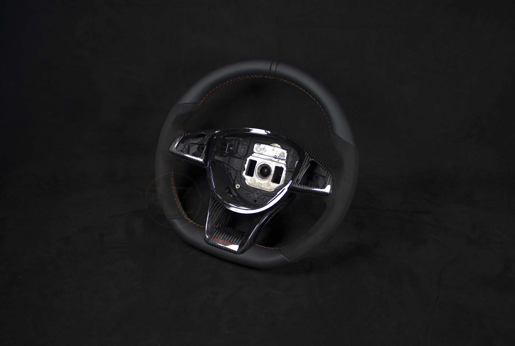 Mercedes-Benz Alcantara/Skinn Med Brune Sømmmer - LZ-Customs