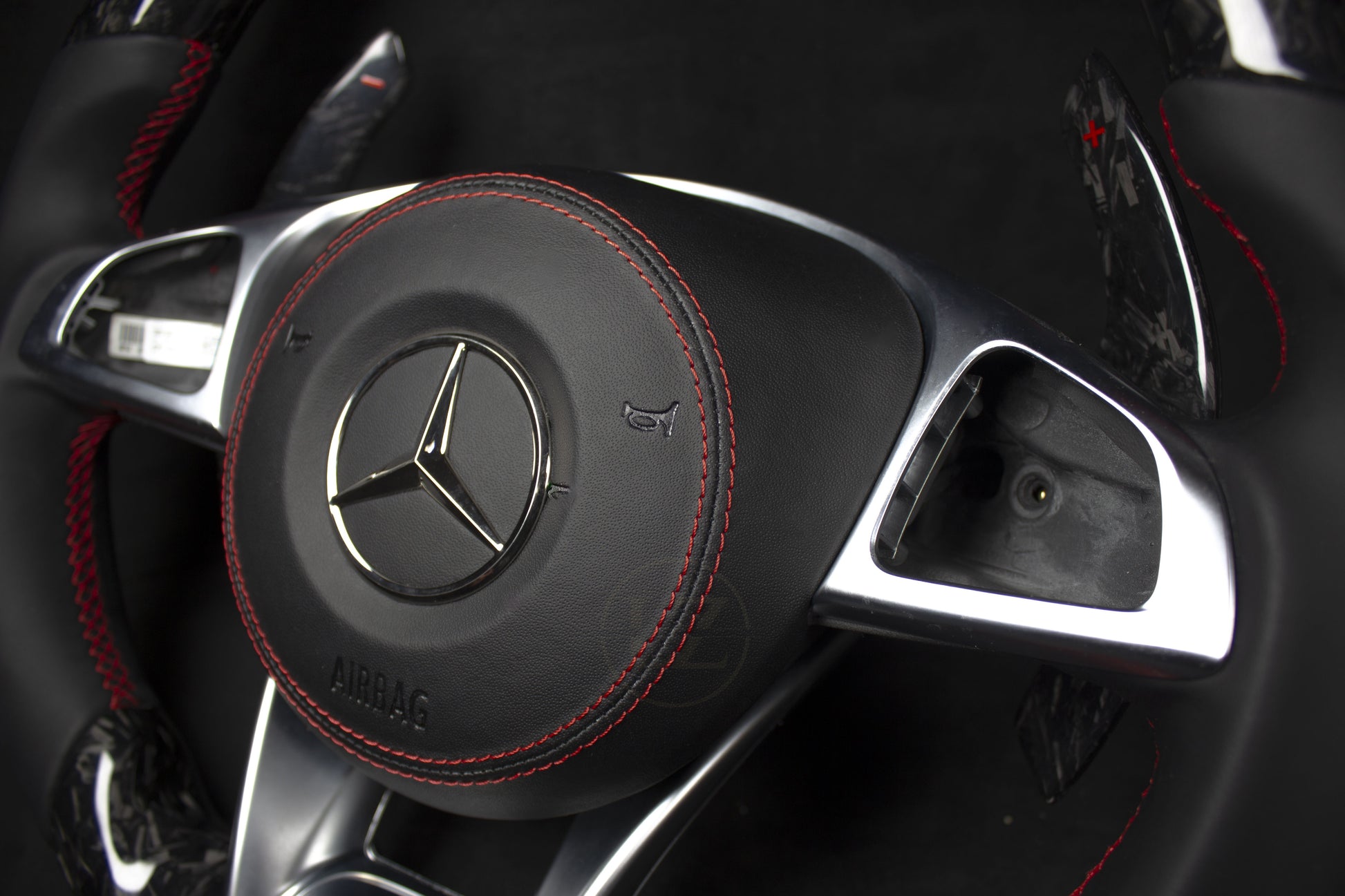 Mercedes-Benz Skinn/Forged Carbon Røde Detaljer - LZ-Customs