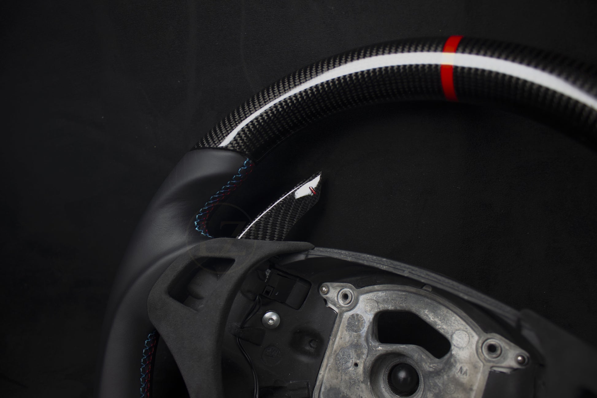 BMW E8X/E9X Carbon/Nappa Skinn Ratt, Røde detaljer - LZ-Customs