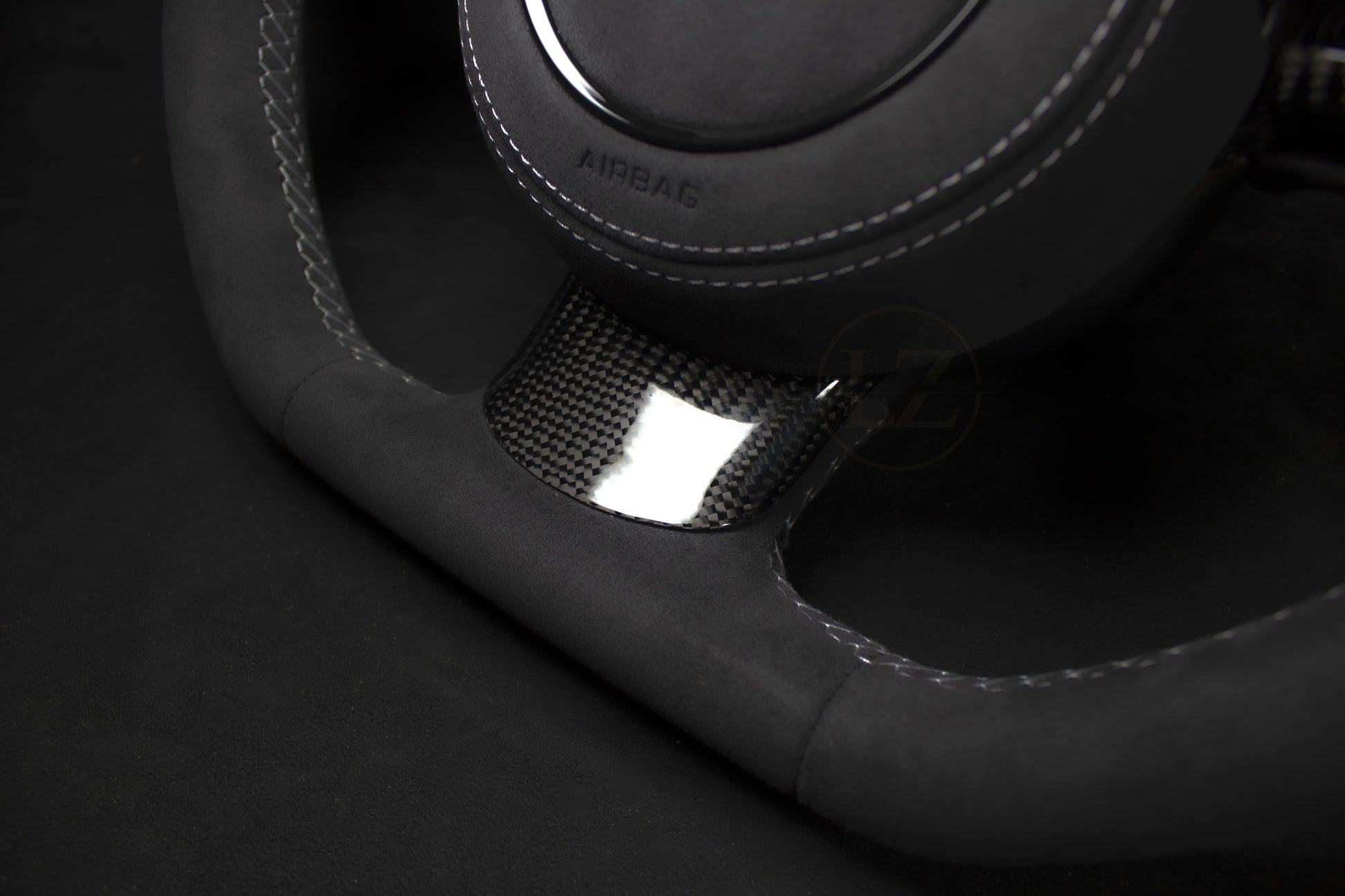 Audi TT MK2 Alcantara Ratt - Hvite Detaljer - LZ-Customs