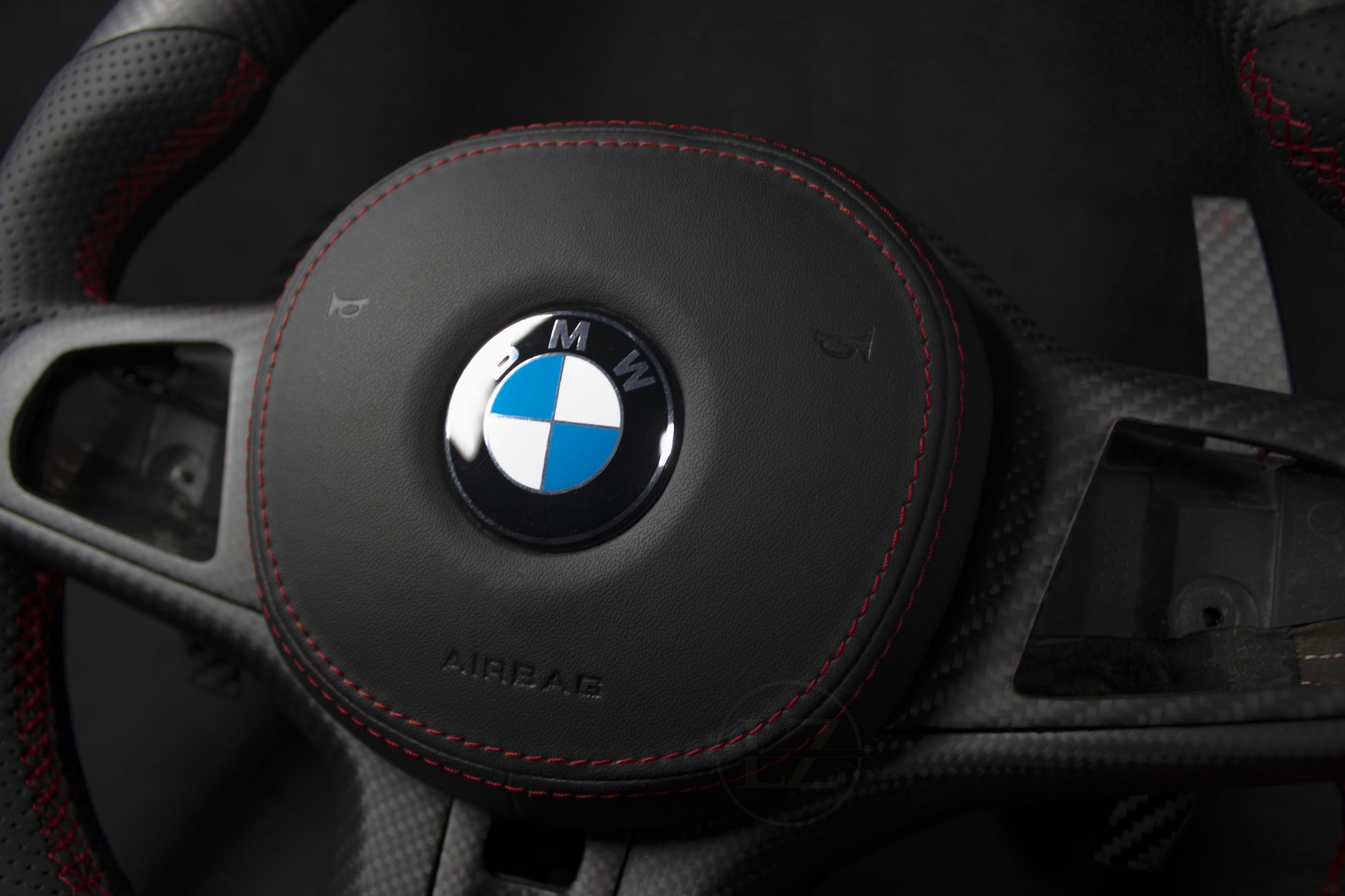 BMW G-Serie G80/G82/G20/G30 Alcantara/Matt Carbon LED Ratt - LZ-Customs