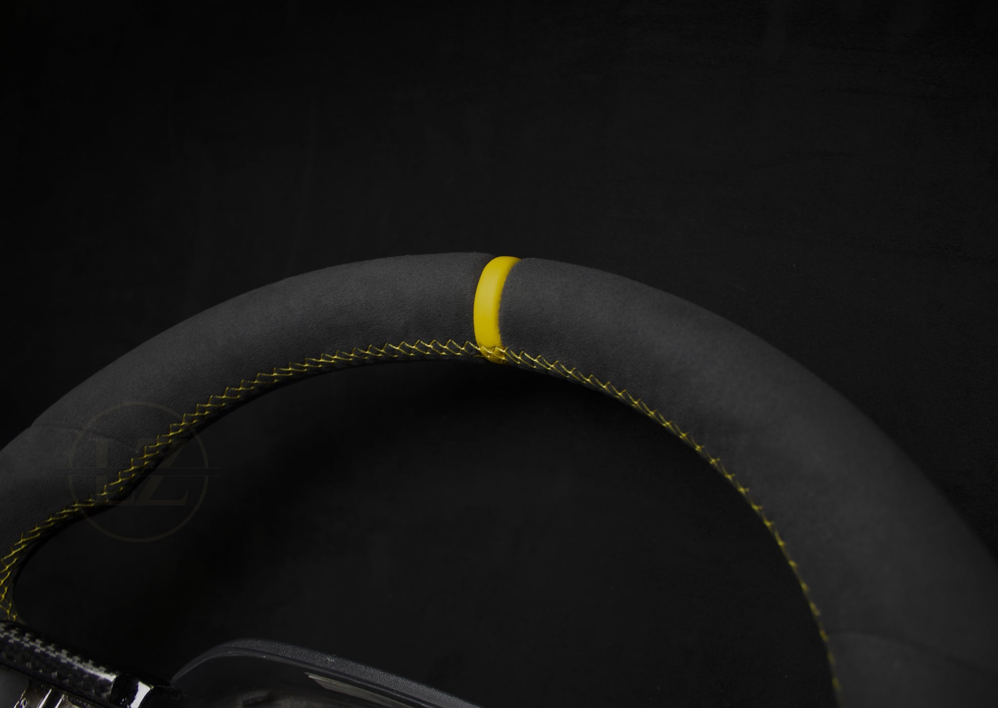 Volvo XC40/Polestar 2 Alcantara Ratt Gule Detaljer - LZ-Customs