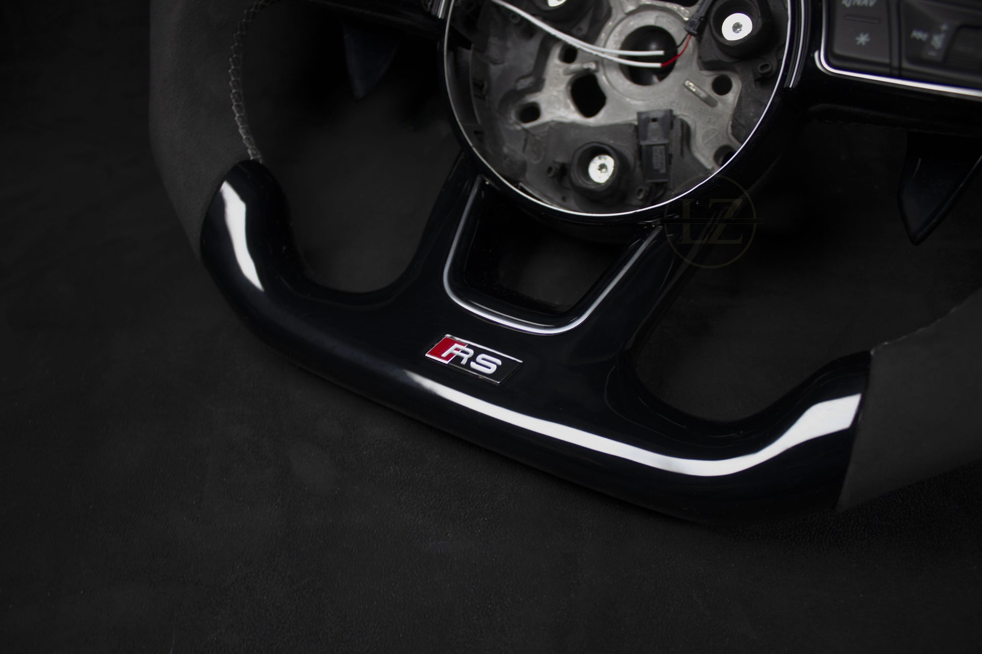 Audi B9.5 Pianosort Ratt Hvite Detaljer - LZ-Customs