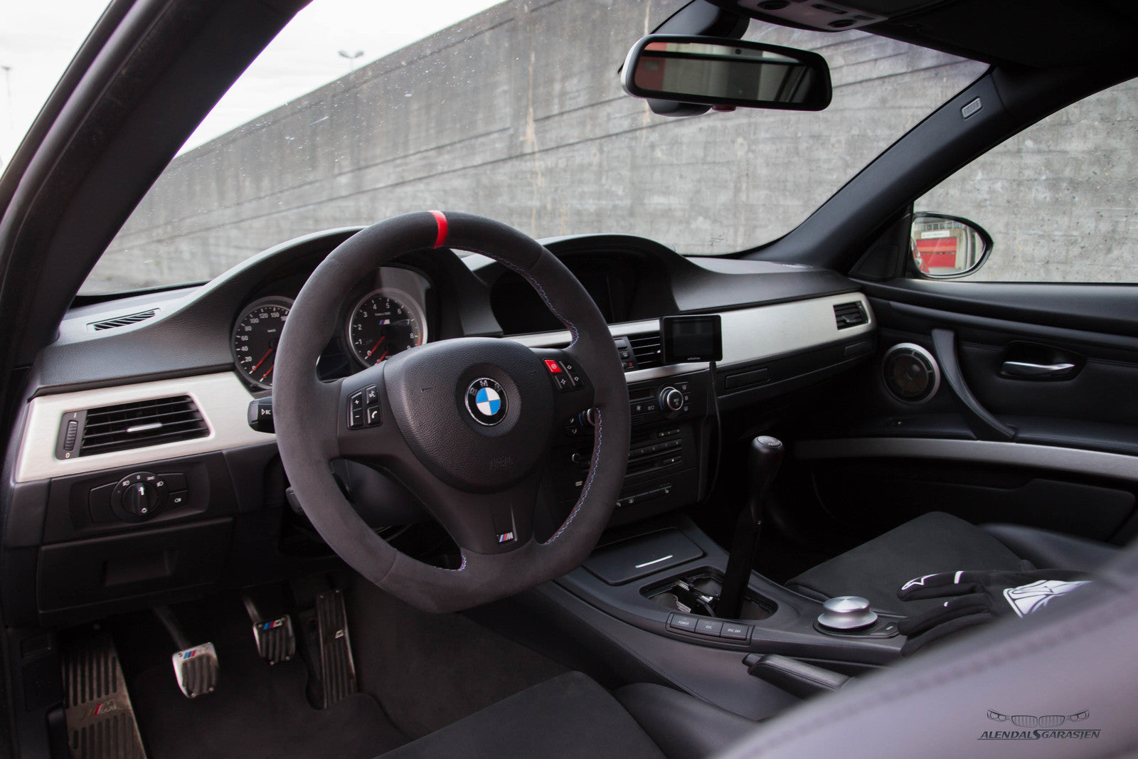 BMW E8X/E9X M-Performance Alcantara Ratt - Røde Detaljer - LZ-Customs