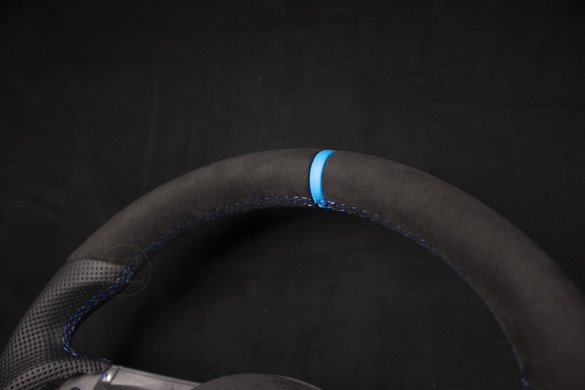 VOLKSWAGEN GOLF MK7 Alcantara/Skinn Ratt Blå Detaljer - LZ-Customs