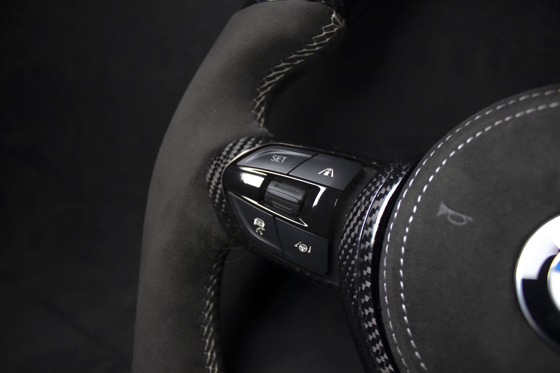 BMW F-Serie Alcantara/Carbon Ratt, LED Hvite Detaljer - LZ-Customs