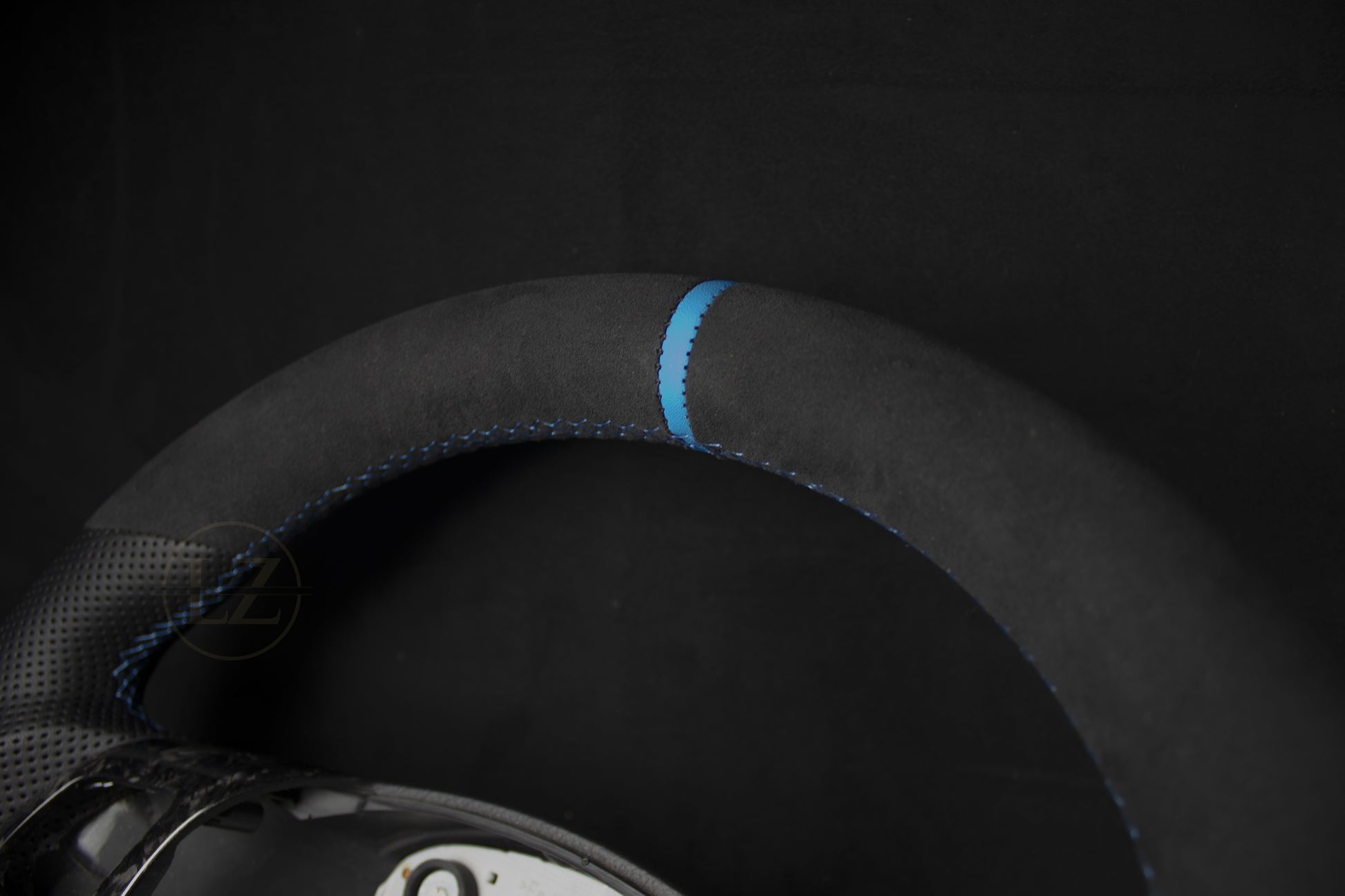 BMW E8X/E9X Alcantara/Ventilert Skinn Blå detaljer Forged Carbon Rattdeksel - LZ-Customs