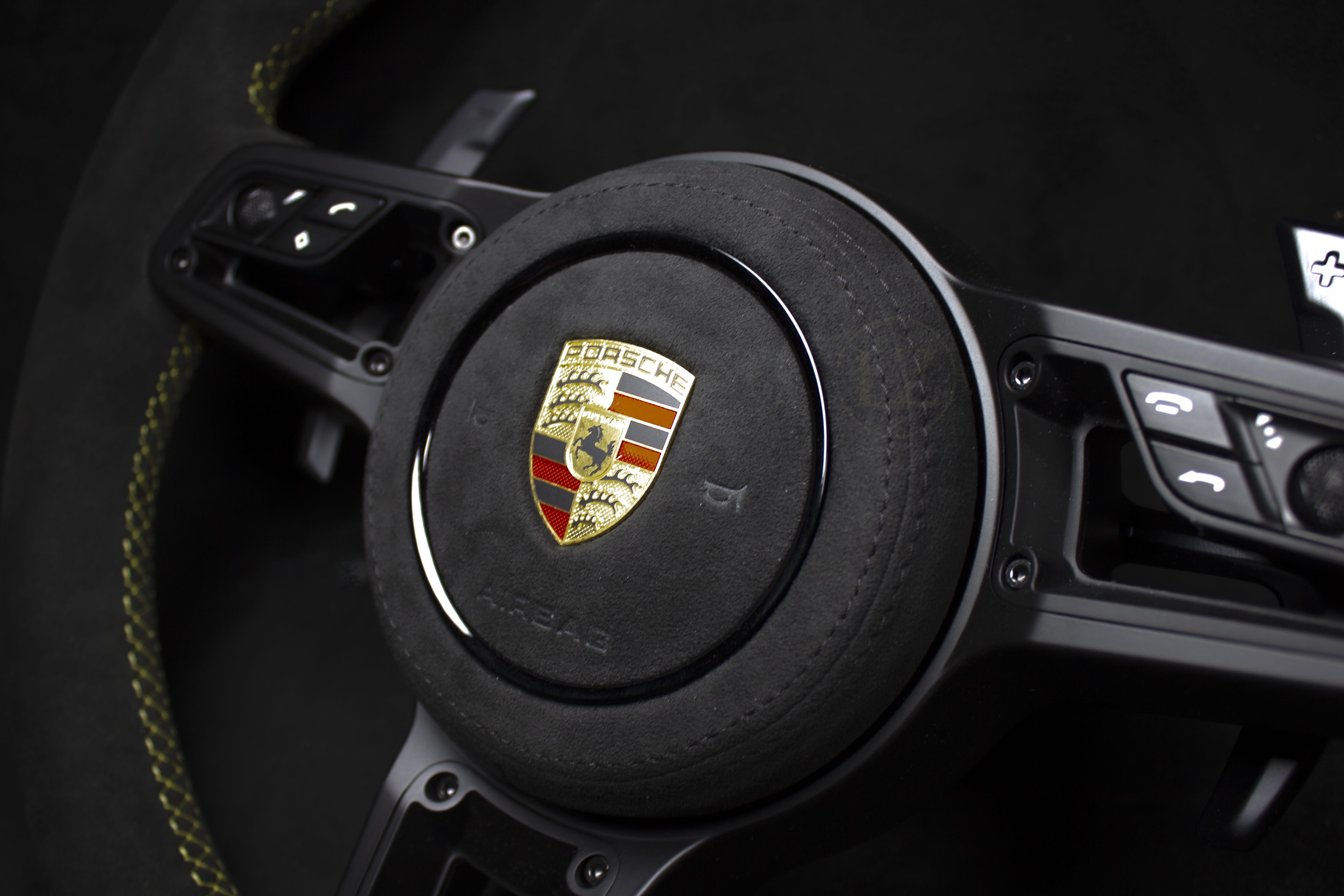 Porsche 911 Alcantara Ratt V2 Gule Detaljer - LZ-Customs