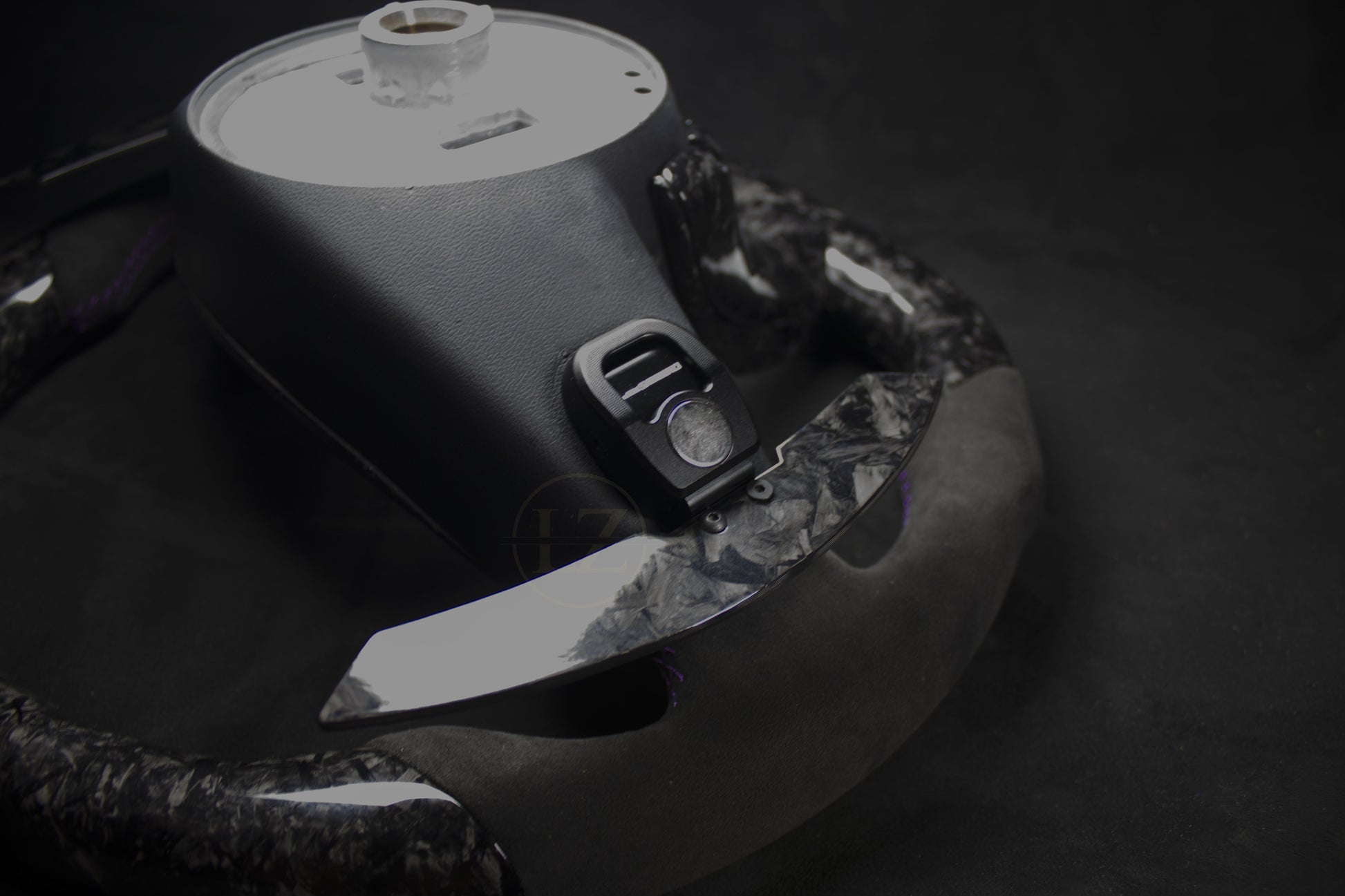 Mercedes-Benz Forged Carbon/Alcantara Ratt Lilla Detaljer - LZ-Customs