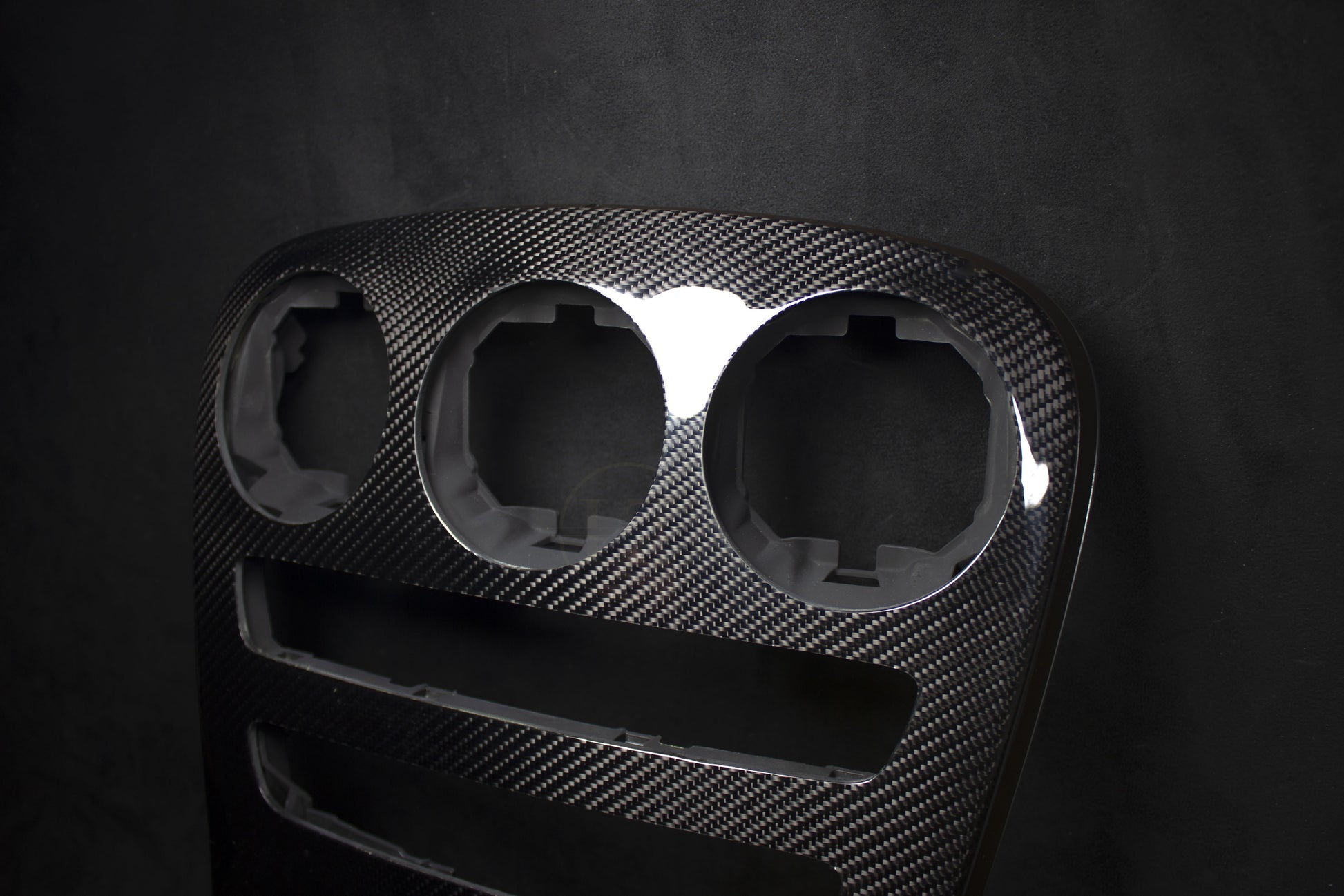 Mercedes Benz C63 Carbon Senterkonsoll - LZ-Customs