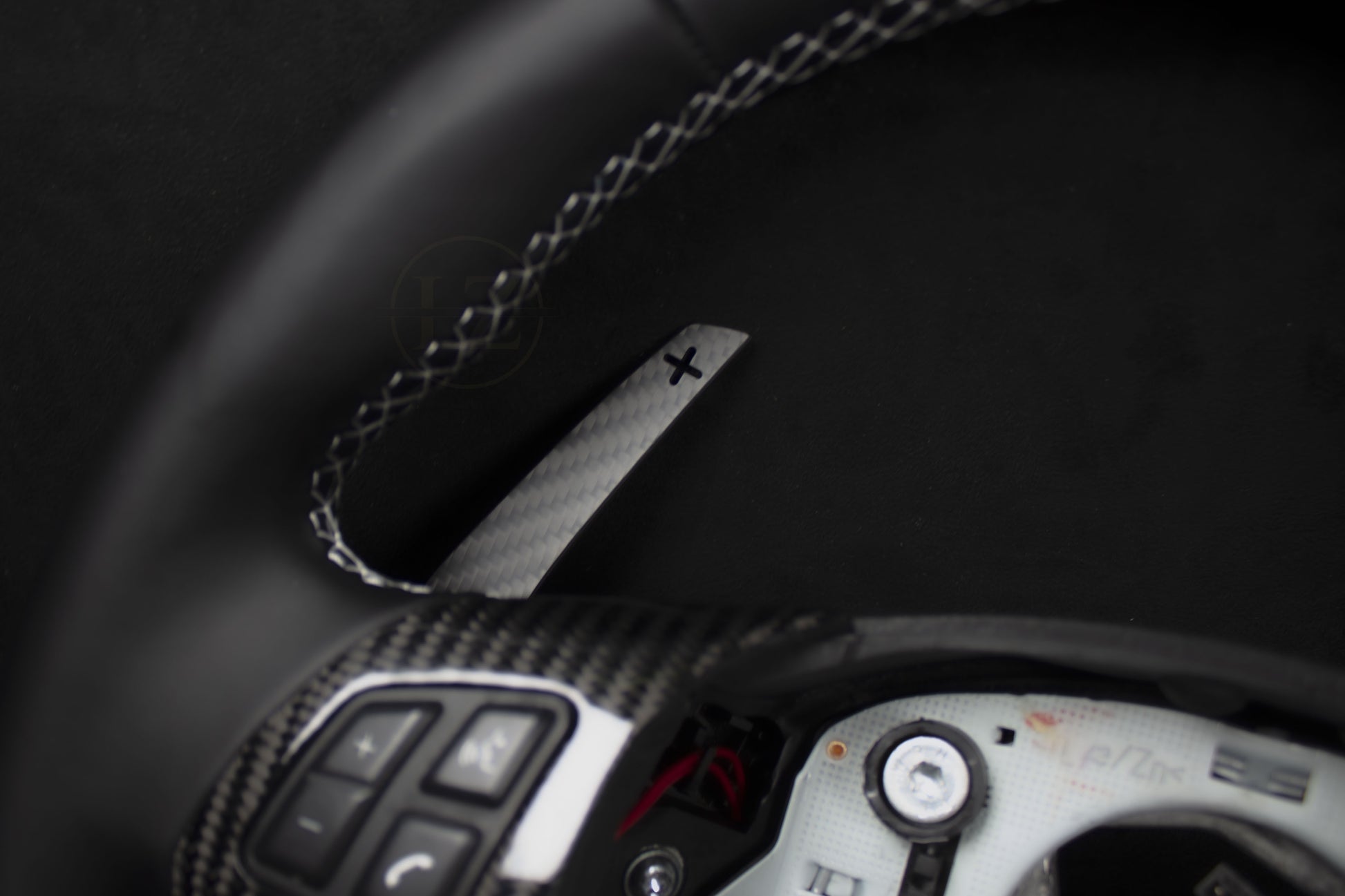 BMW E8X/E9X Skinn Ratt - Hvite Detaljer Magnetiske Paddles - LZ-Customs
