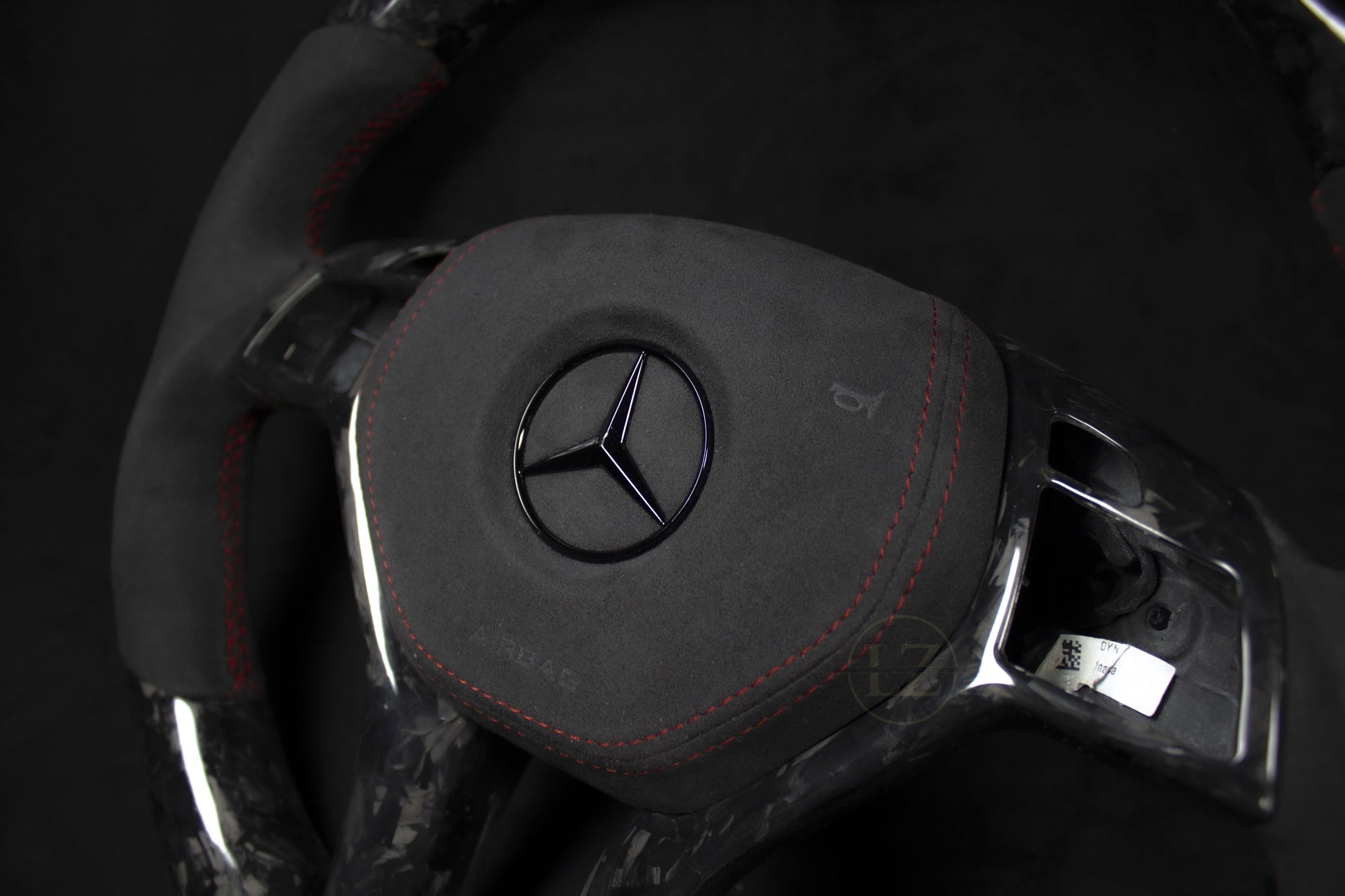 Mercedes-Benz C63 AMG Forged Carbon/Alcantara LED Ratt Røde Detaljer - LZ-Customs