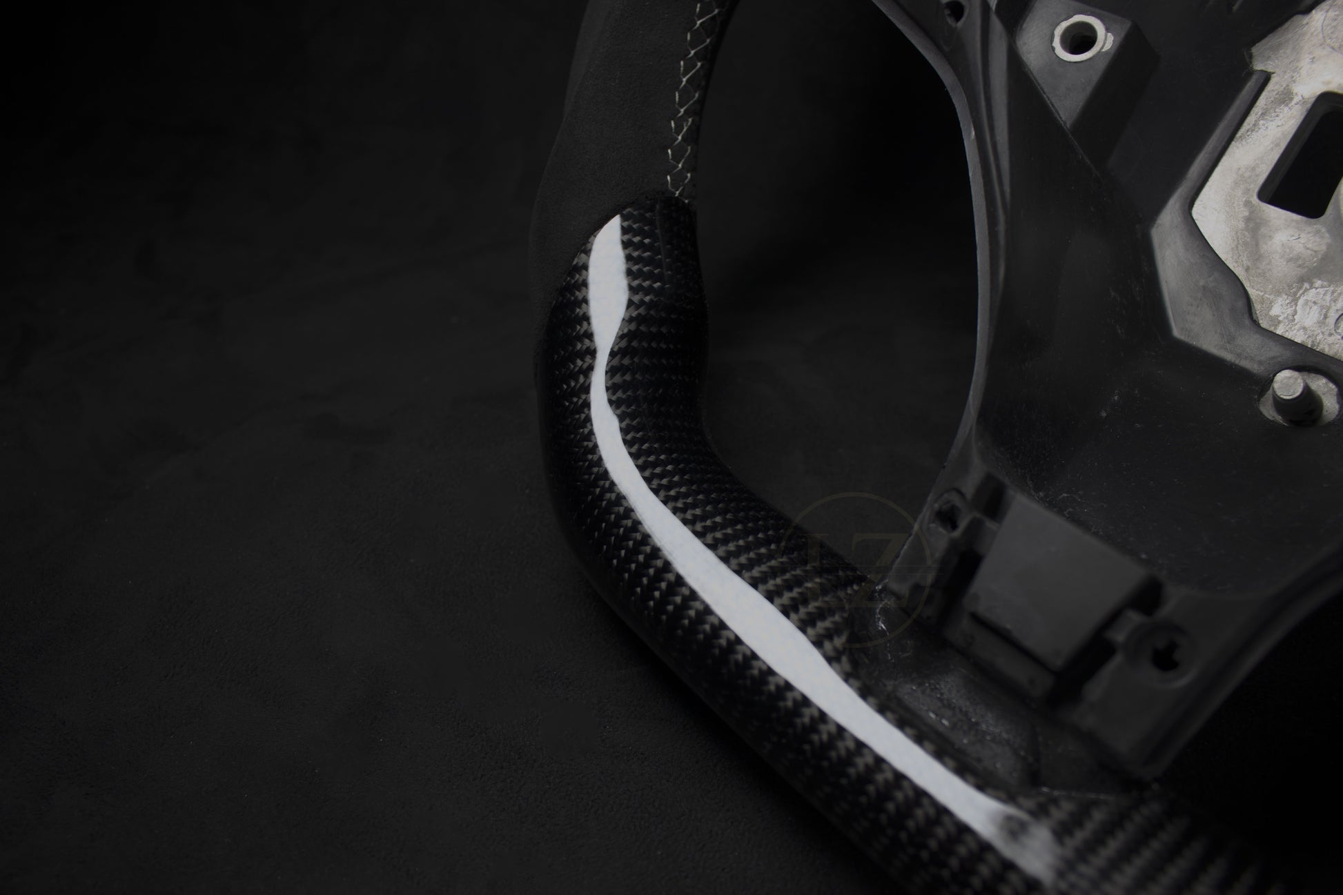 Tesla Model 3 Alcantara/Carbon Ratt Hvite detaljer - LZ-Customs