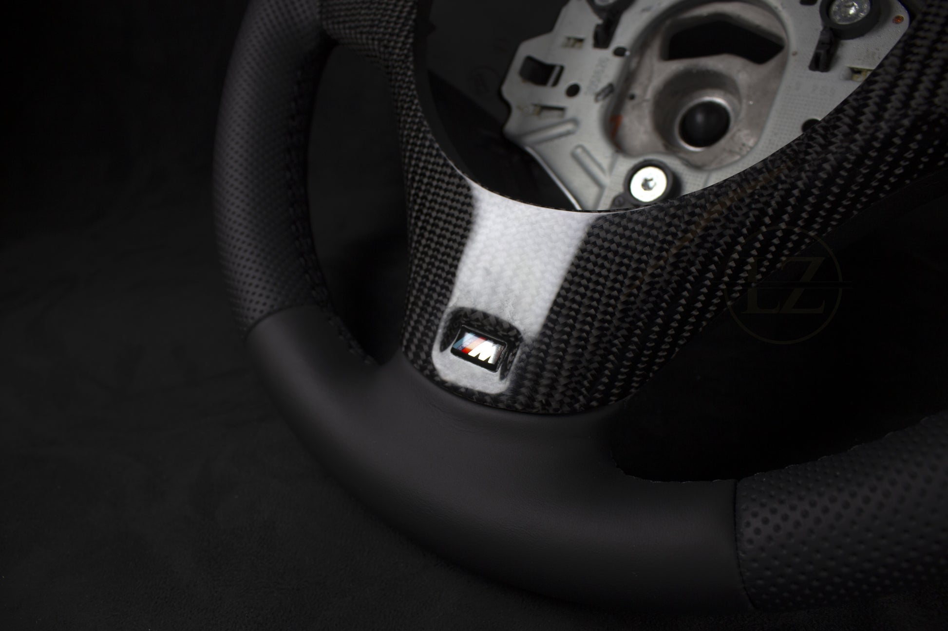 BMW E8X/E9X Skinn Ratt Røde Detaljer Carbon Rattdeksel - LZ-Customs