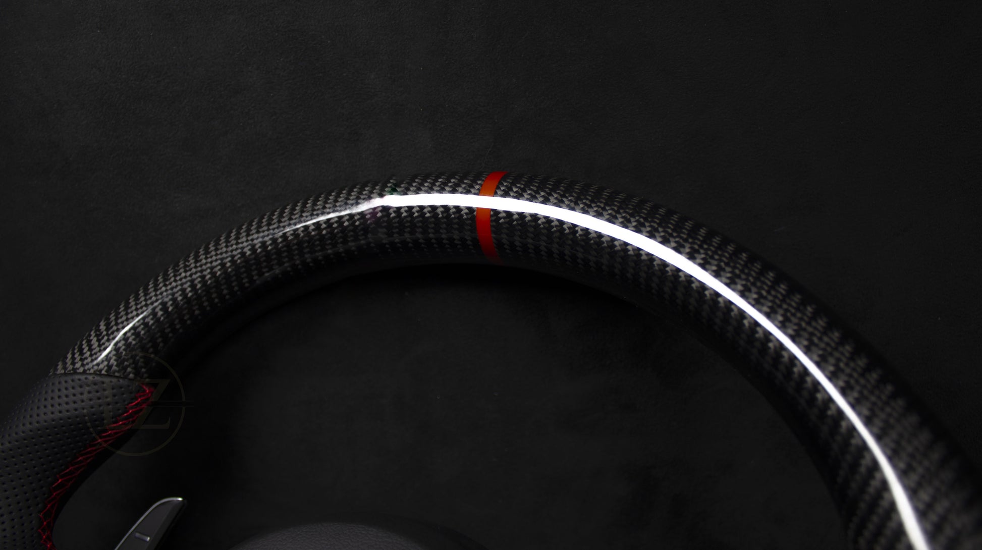 BMW F-Serie Carbon/Ventilert Skinn Ratt, Røde Detaljer V2 - LZ-Customs