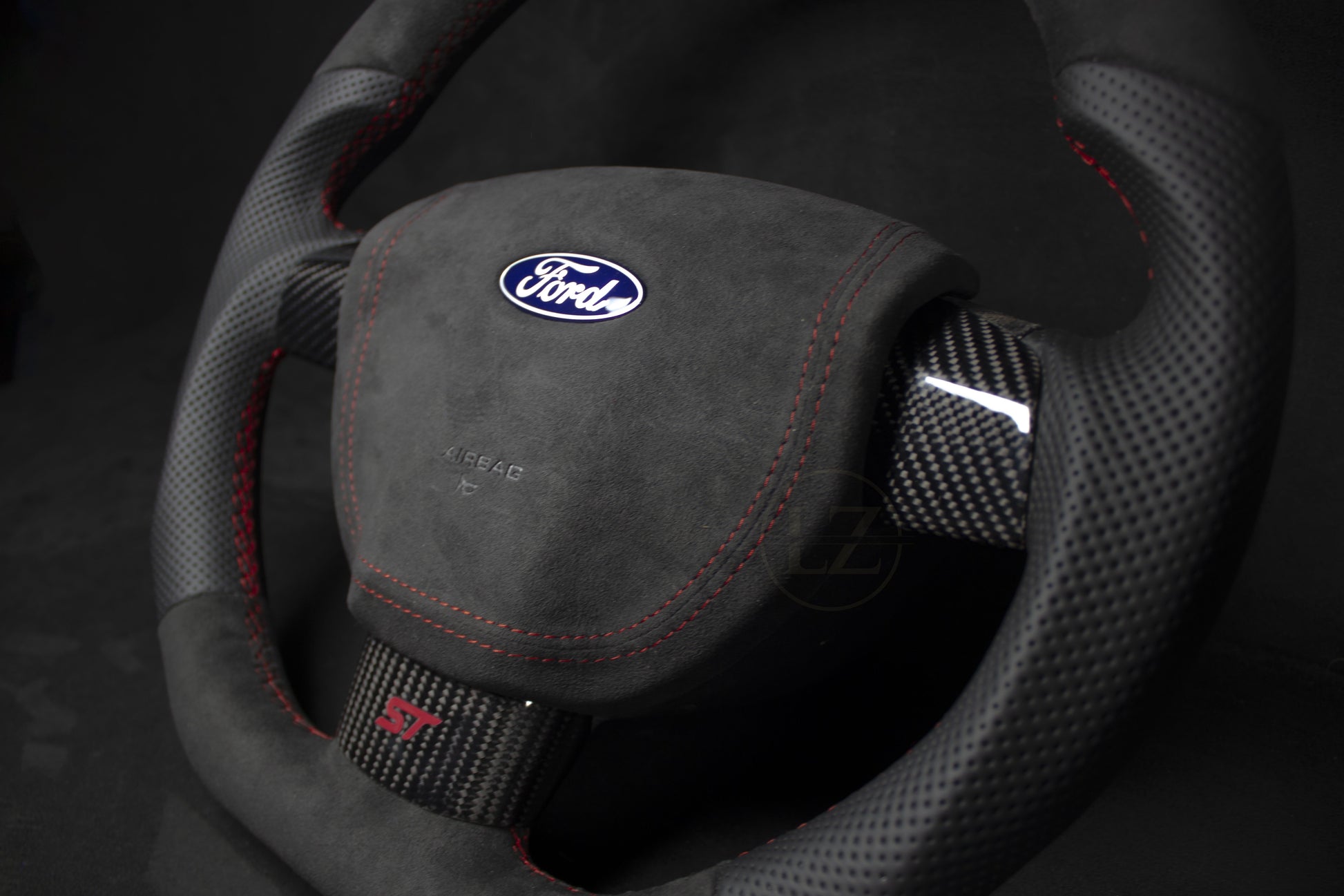 Ford Focus  V2 ST/RS MK2 Alcantara/Skinn Ratt, Røde Detaljer - LZ-Customs