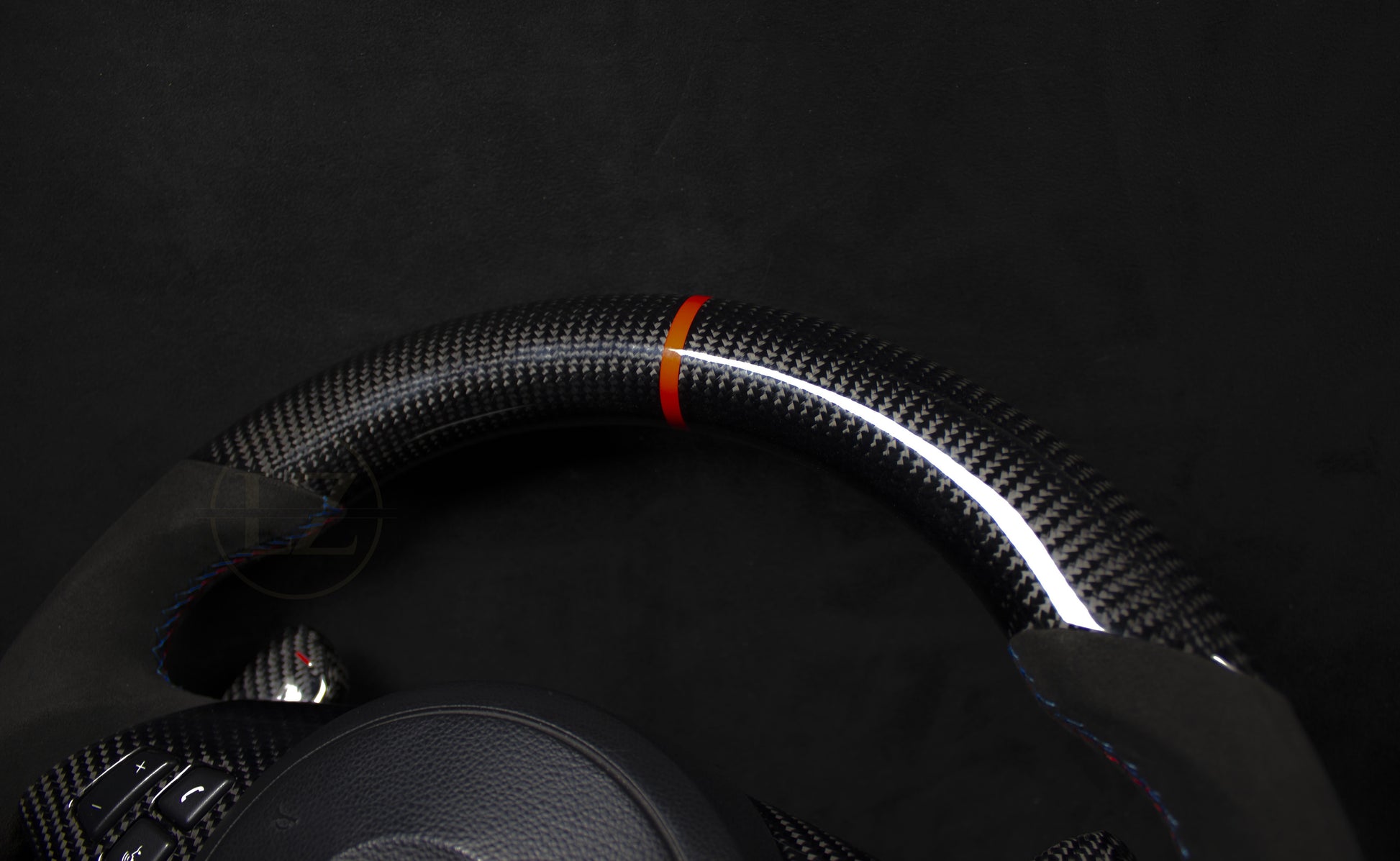 BMW E60, E61 Carbon/Alcantara Ratt V2 - LZ-Customs