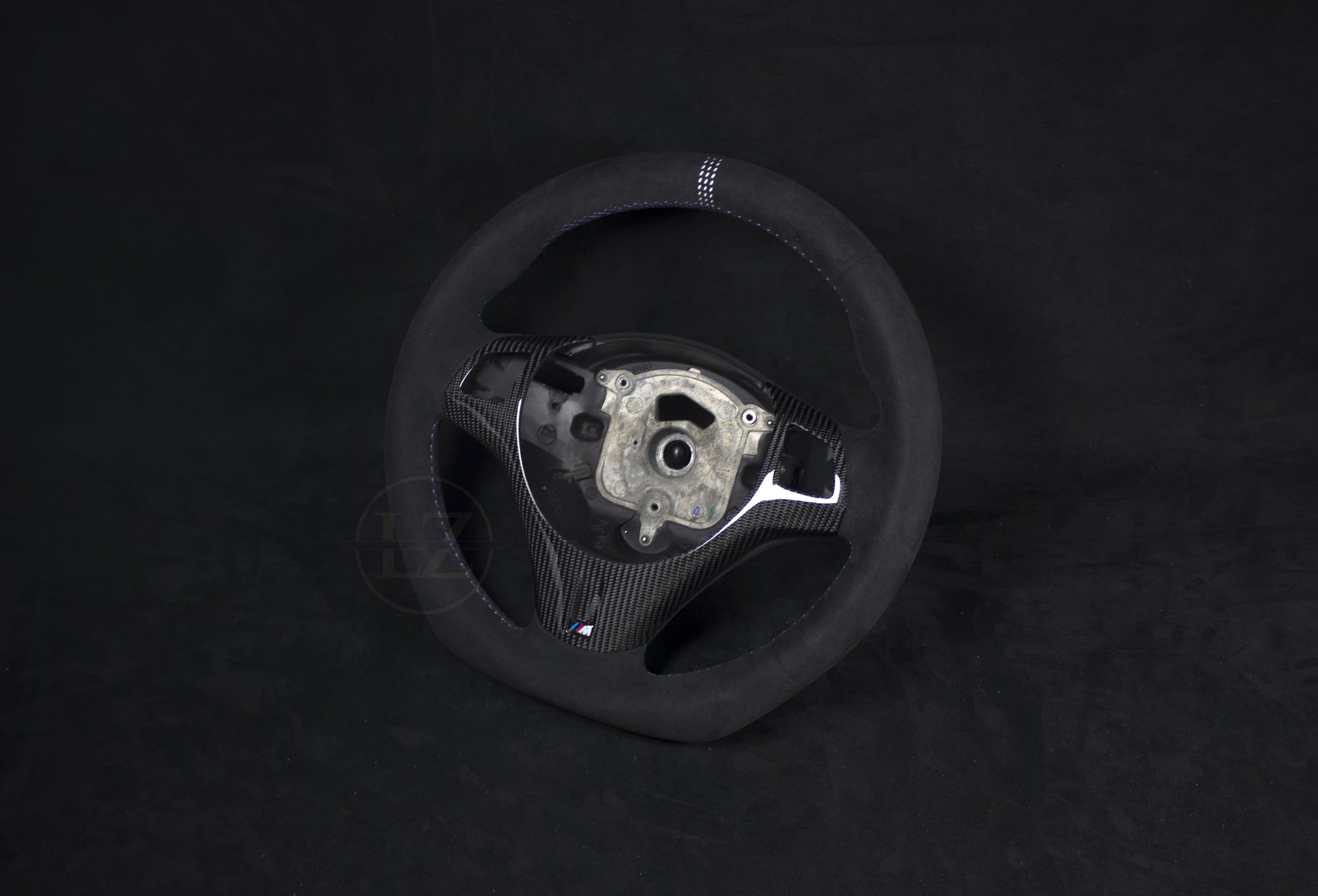 BMW E8X/E9X Alcantara CS Ratt Carbon Rattdeksel - LZ-Customs