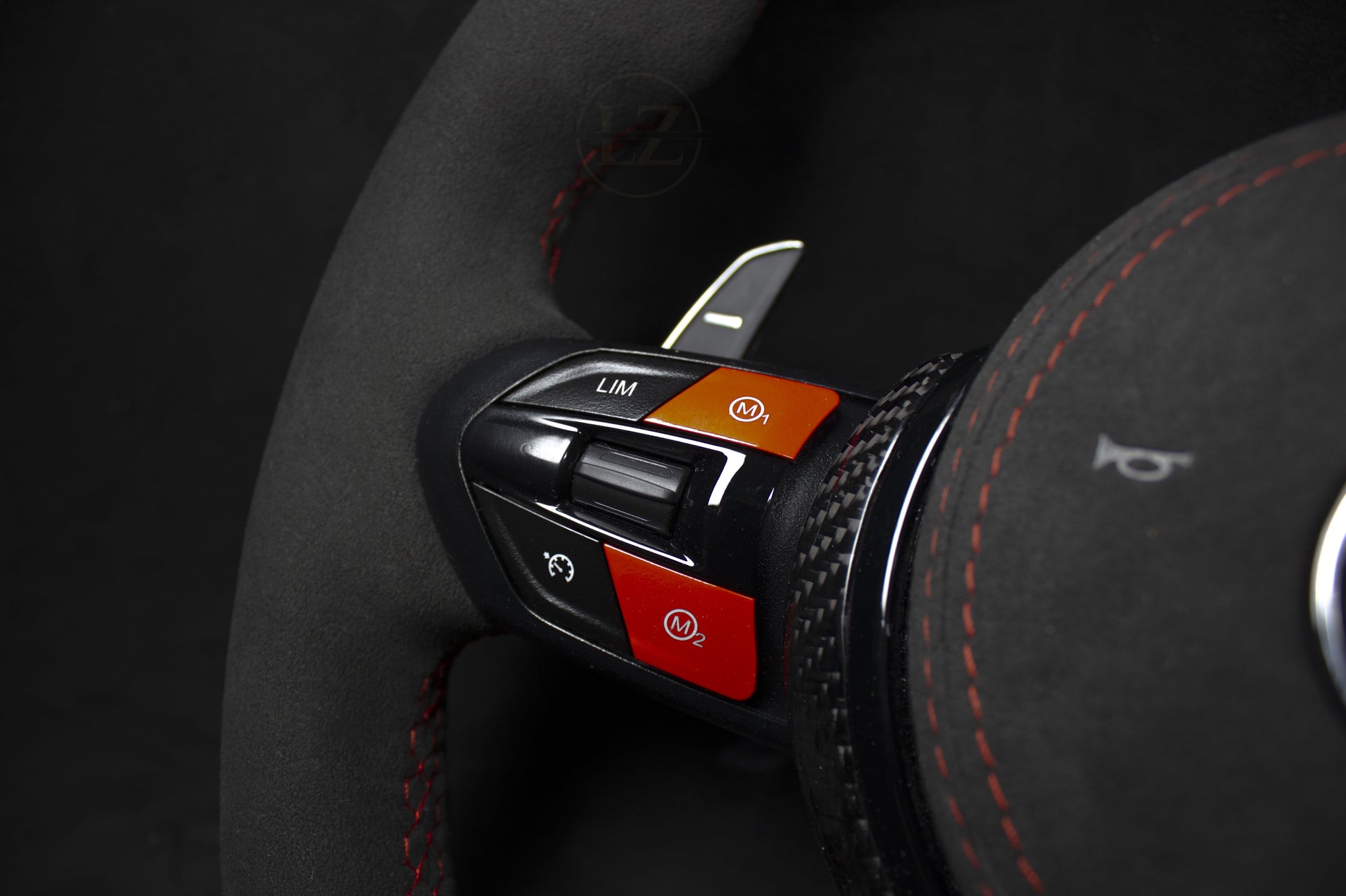 BMW F-Serie Alcantara Ratt Røde Detlajer - LZ-Customs