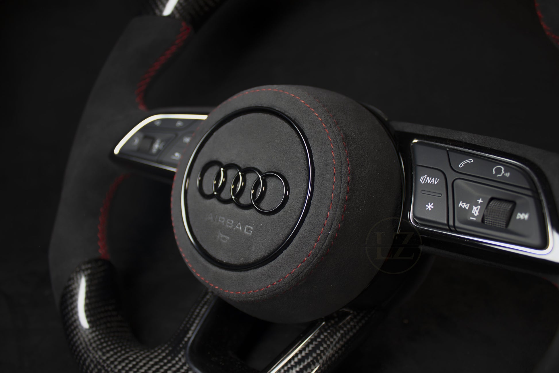 Audi B9 Alcantara Ratt Alcantara/Carbon Ratt Røde Detaljer - LZ-Customs