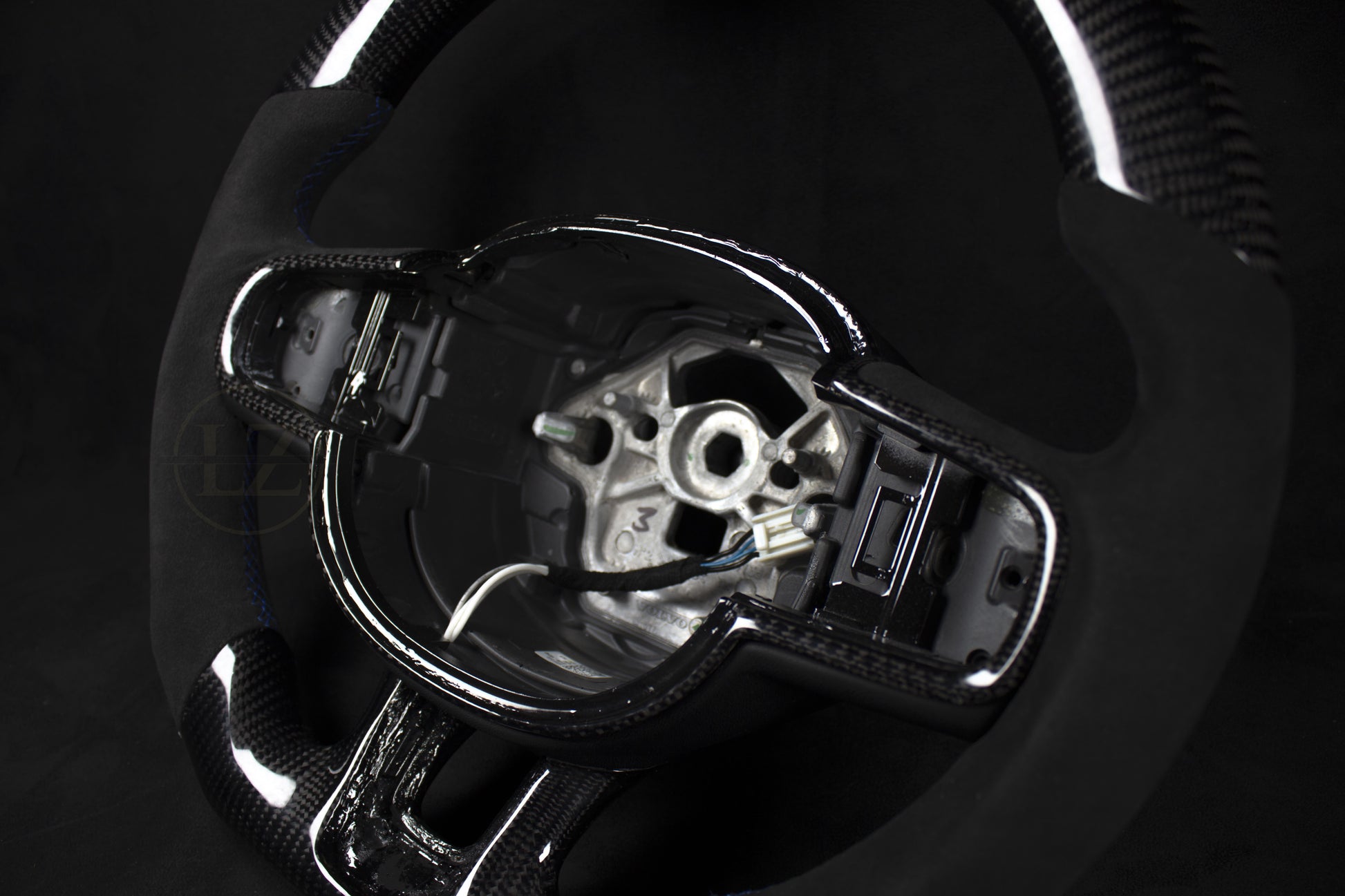 Volvo Carbon/Alcantara Ratt Blå Detaljer V2 - LZ-Customs