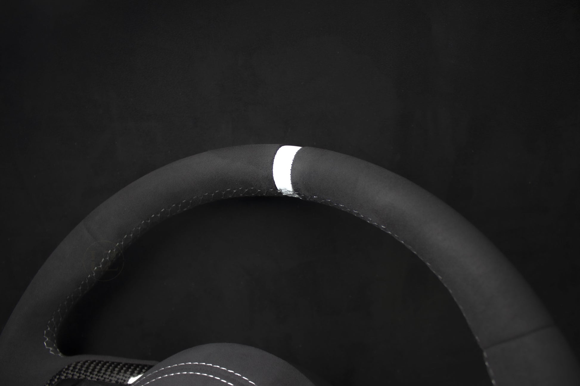 Audi TT MK2 Alcantara Ratt - Hvite Detaljer - LZ-Customs