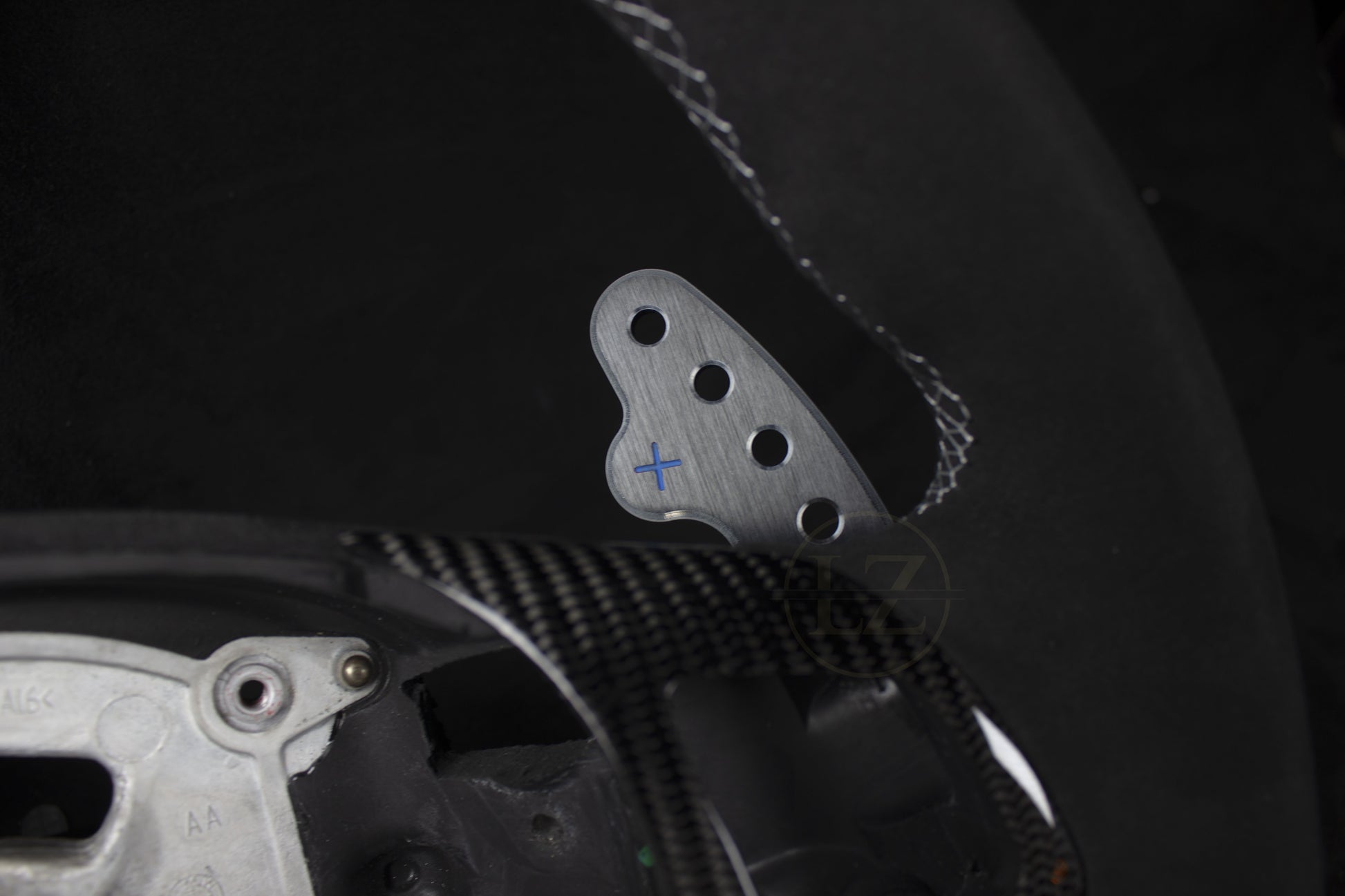 BMW E8X/E9X Alcantara Ratt, Carbon Rattdeksel, Blackline Paddles - LZ-Customs