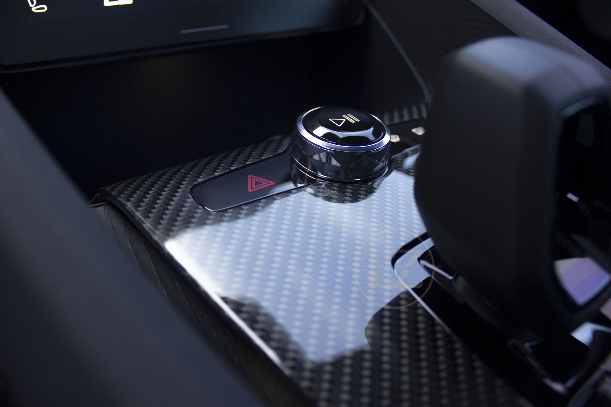 Polestar 2 Carbon Senterkonsoll - LZ-Customs