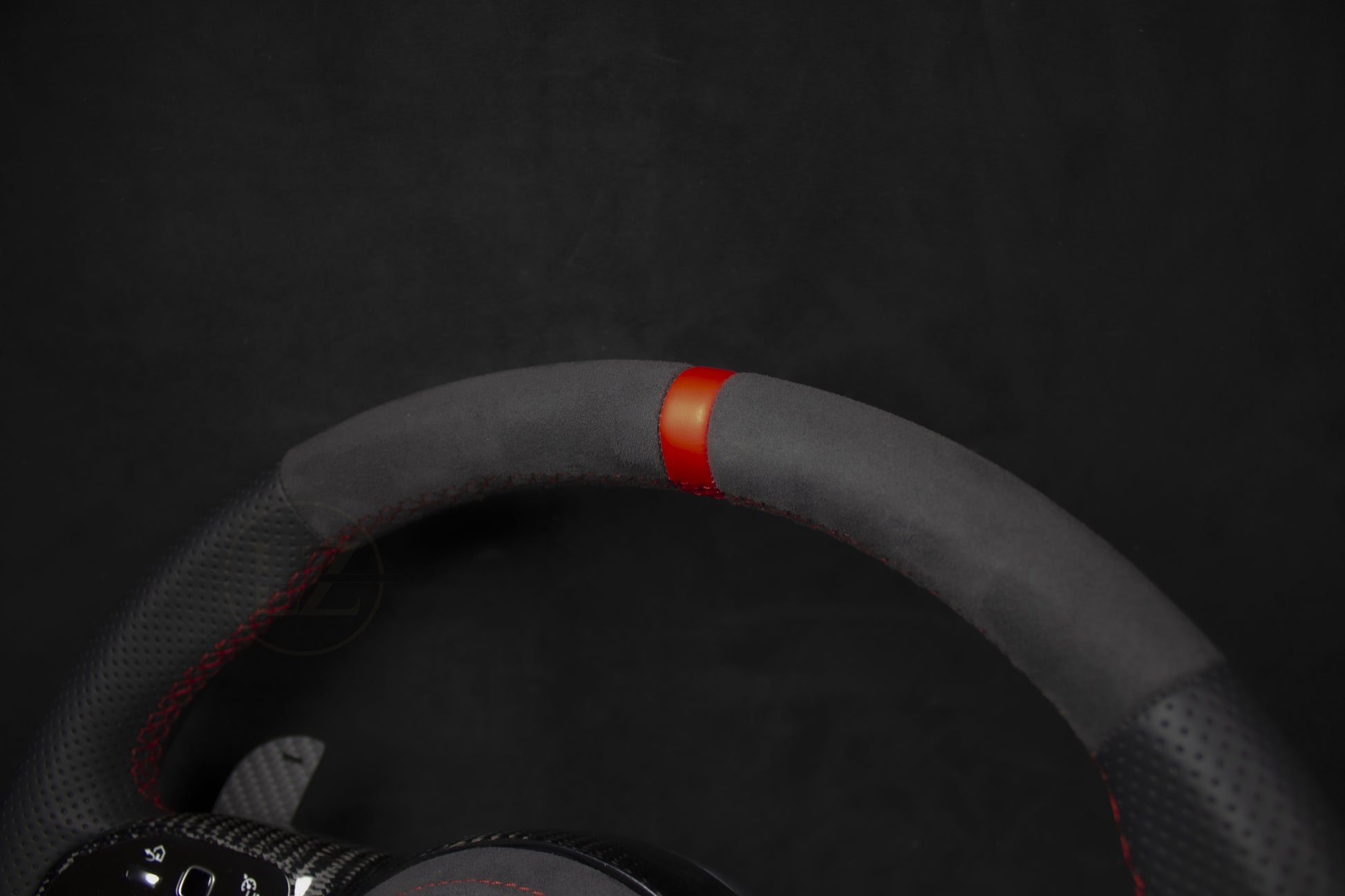 Mercedes-Benz C63 AMG Alcantara/Skinn Ratt Røde detaljer V2 - LZ-Customs