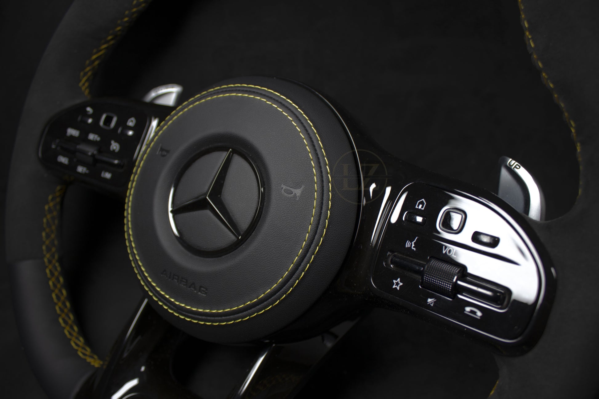 Mercedes-Benz C63 AMG Alcantara/Skinn Ratt Gule detaljer - LZ-Customs