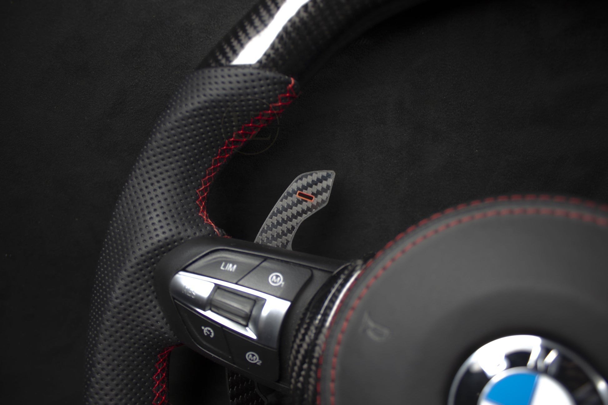 BMW F-Serie LED Ratt Skinn/Carbon Røde Detaljer - LZ-Customs