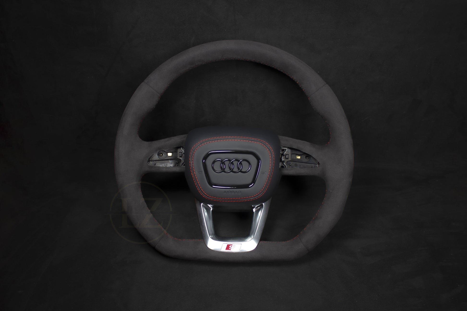 Audi RS C8 Alcantara Ratt Røde Detaljer - LZ-Customs