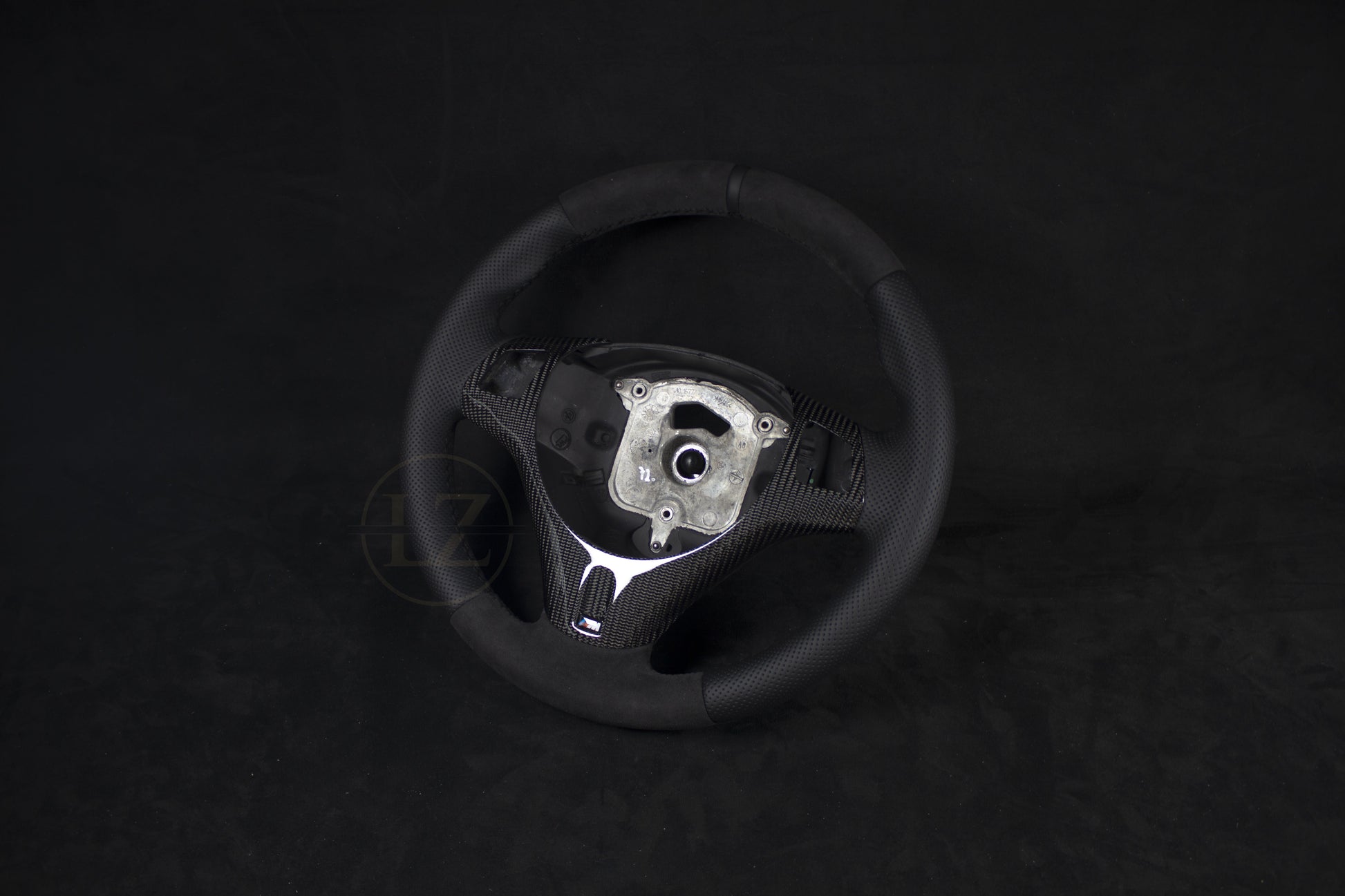 BMW E8X/E9X Alcantara/Ventilert Skinn Carbon Rattdeksel - LZ-Customs