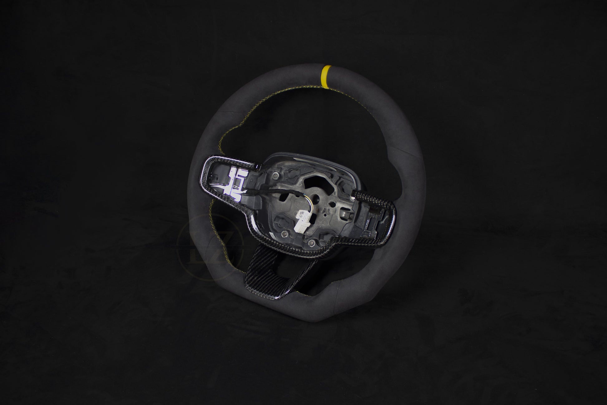 Volvo XC40/Polestar 2 Alcantara Ratt Gule Detaljer - LZ-Customs