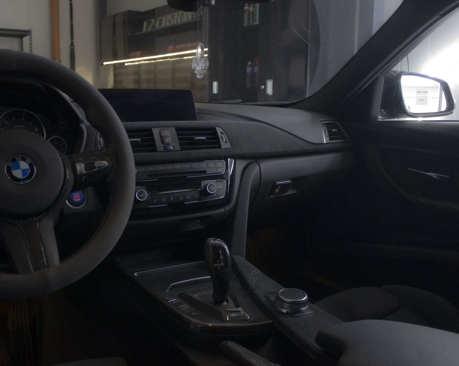 BMW F30,F80,F32,F82,F31,F36 Alcantara Interiør Lister Med Sømmer - LZ-Customs