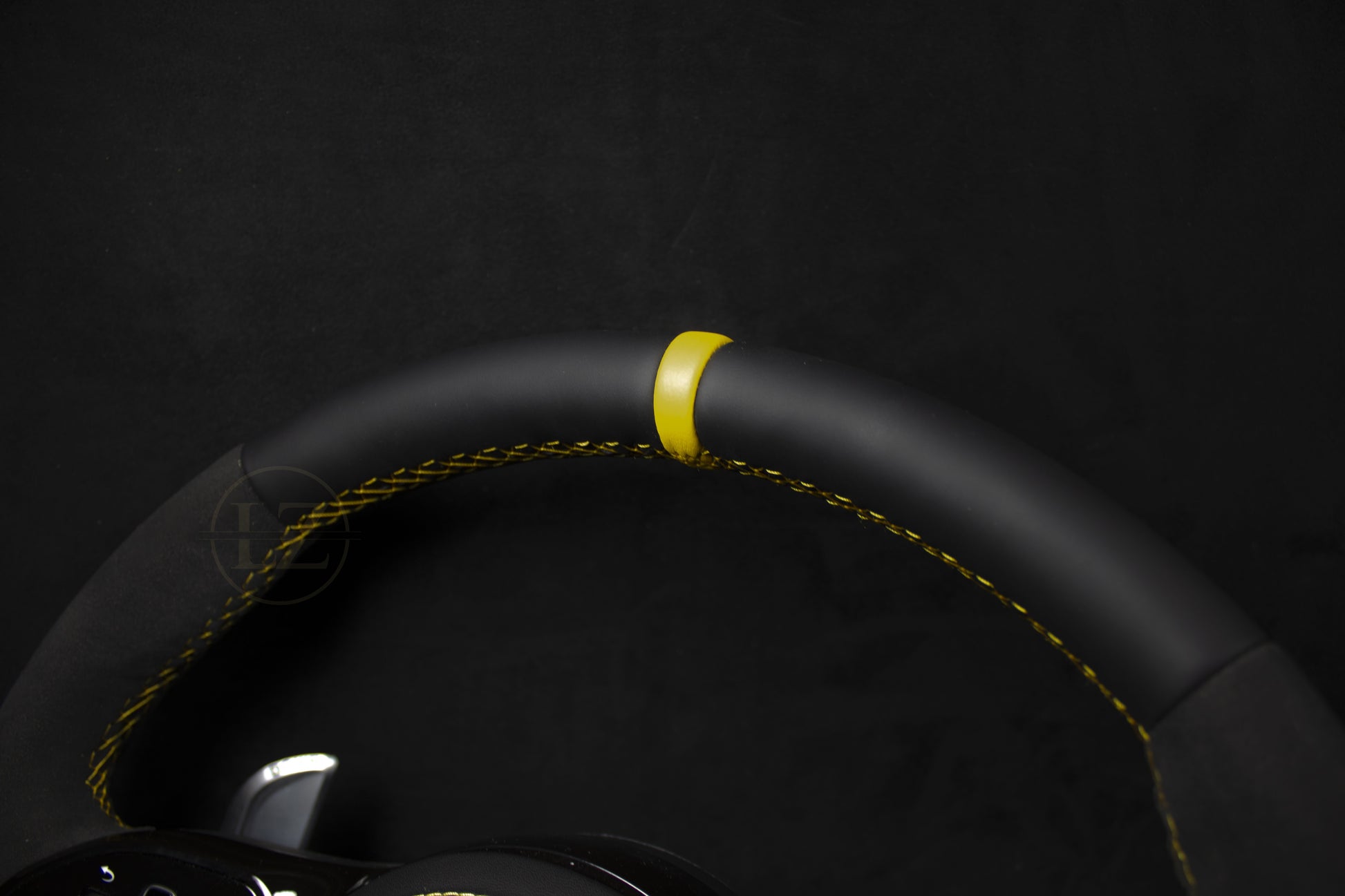 Mercedes-Benz C63 AMG Alcantara/Skinn Ratt Gule detaljer - LZ-Customs