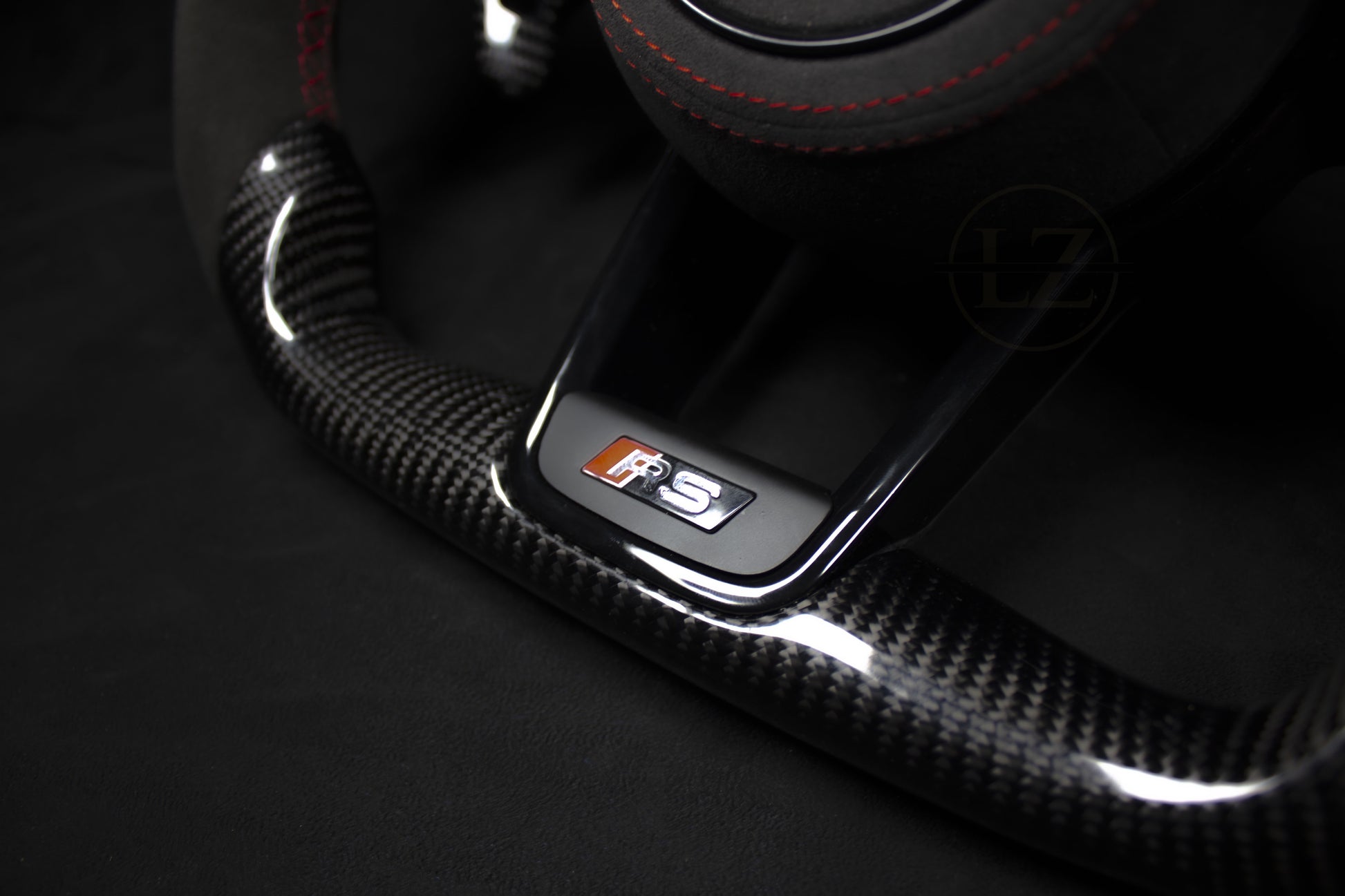 Audi R8 Alcantara/Carbon LED Ratt Røde Detaljer - LZ-Customs