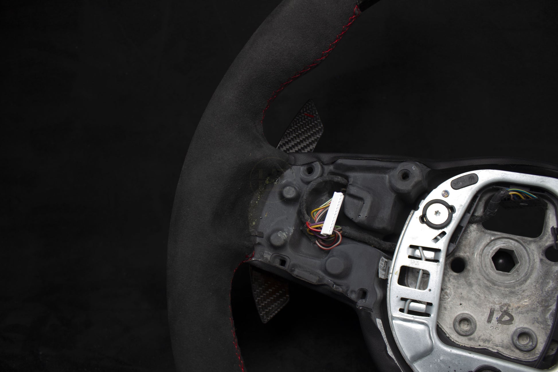 Jaguar XE Alcantara/Carbon Ratt Røde Detaljer - LZ-Customs