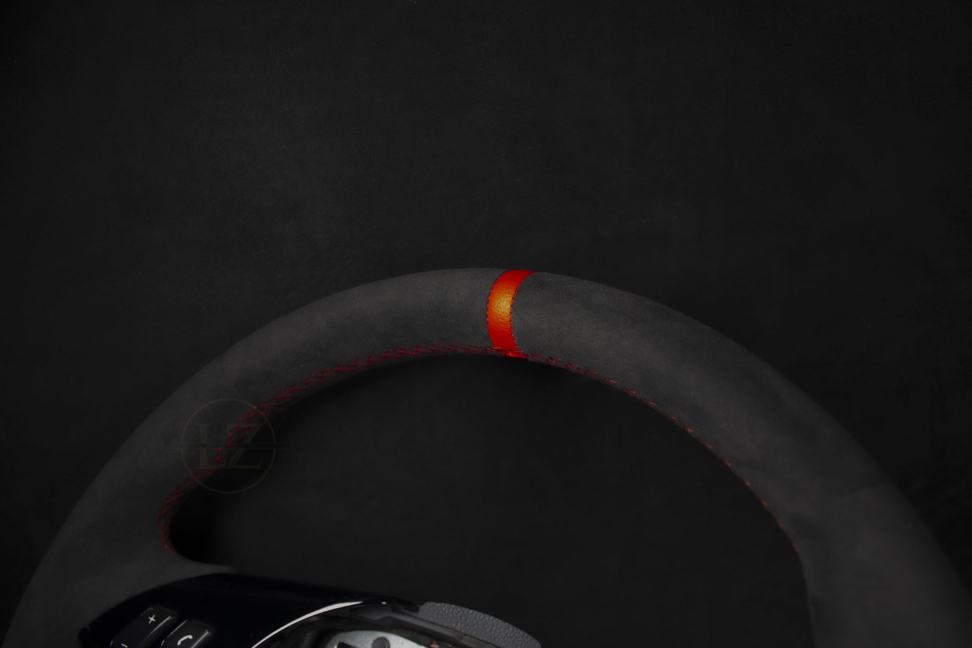 BMW E60, E61 Alcantara Ratt Rød Detaljer Piano Sort Deksel - LZ-Customs