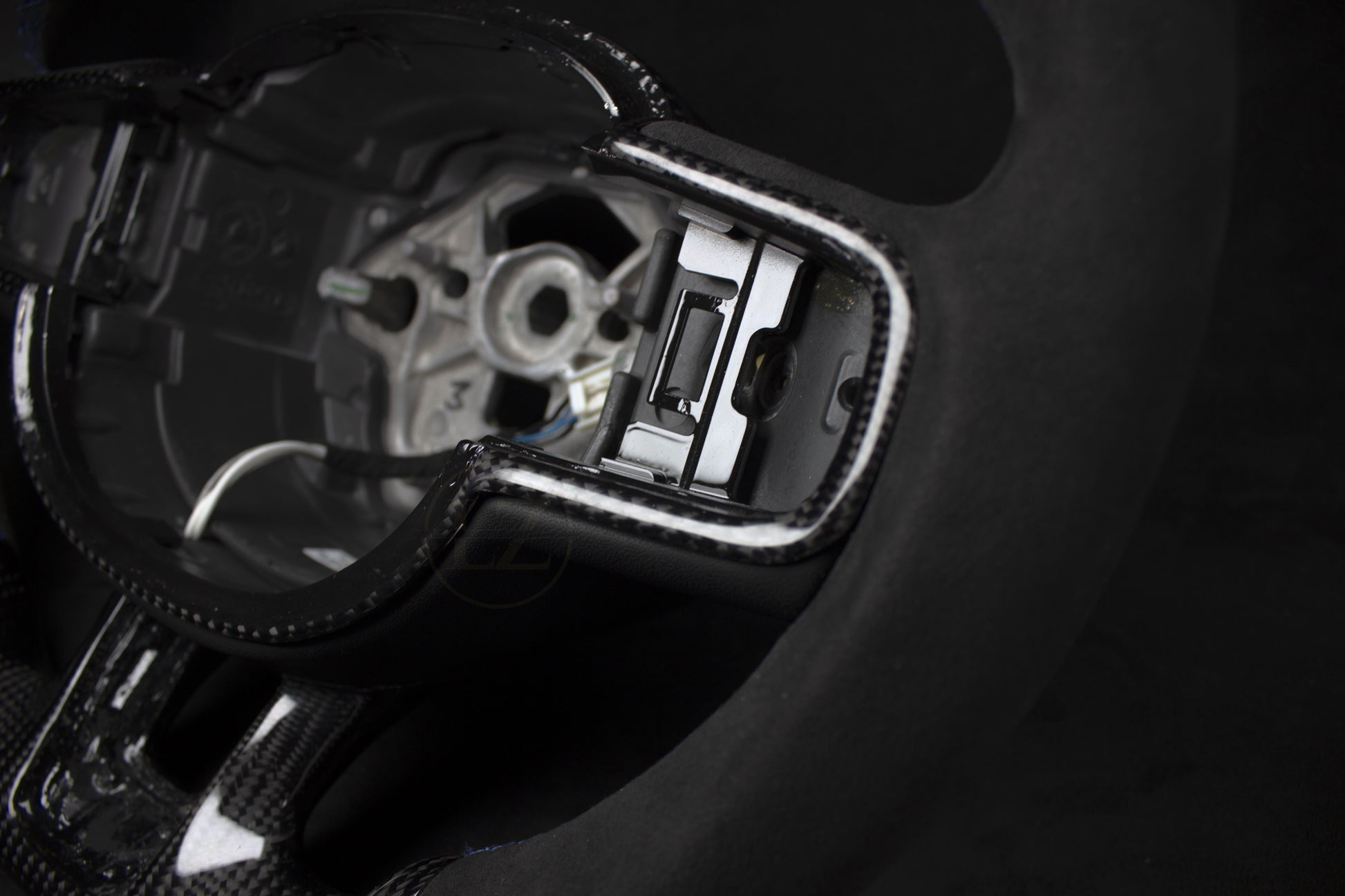 Volvo Carbon/Alcantara Ratt Blå Detaljer V2 - LZ-Customs