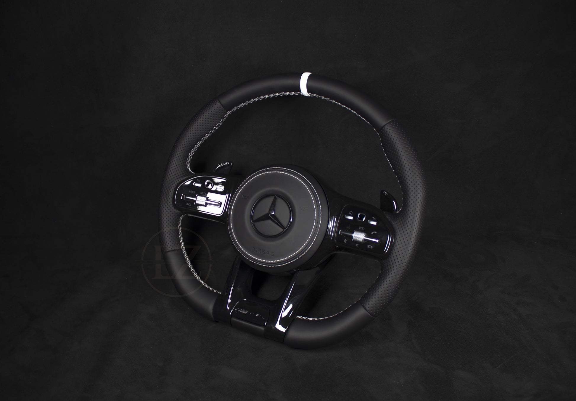 Mercedes-Benz C63 AMG Skinn Ratt Hvite detaljer - LZ-Customs