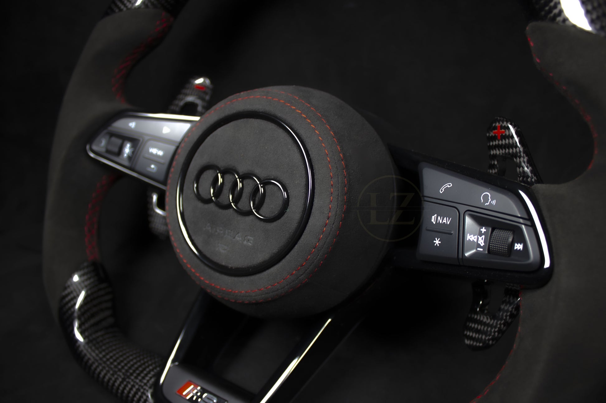 Audi R8 Alcantara/Carbon LED Ratt Røde Detaljer - LZ-Customs