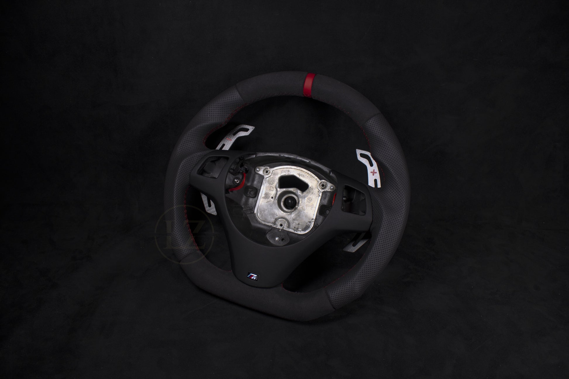 BMW E8X/E9X Alcantara/Skinn Ratt, Rød Detaljer Magnetiske Paddles V2 - LZ-Customs