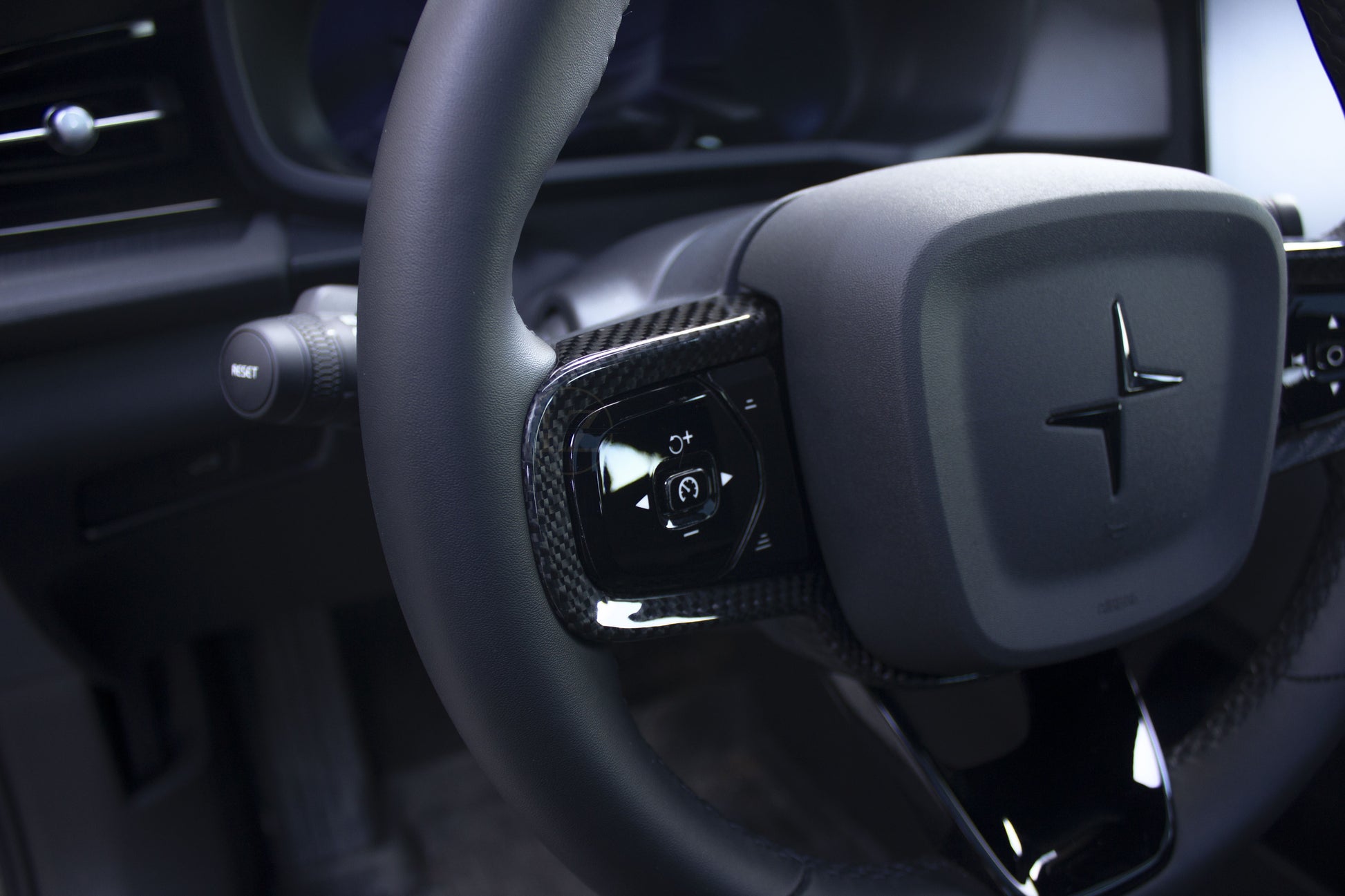 Polestar 2 Carbon Rattdeksel - LZ-Customs