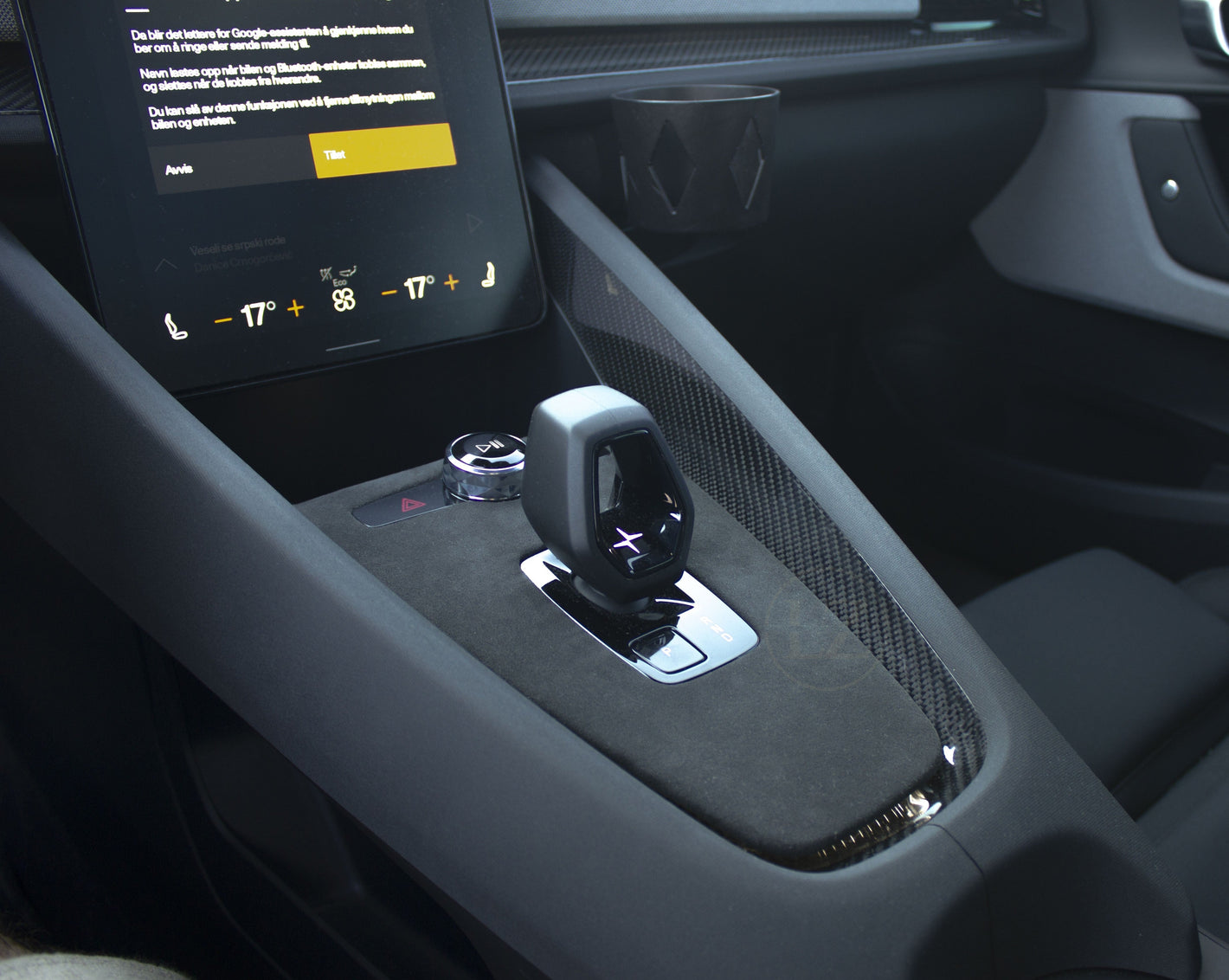 Polestar 2 Alcantara Senterkonsoll - LZ-Customs