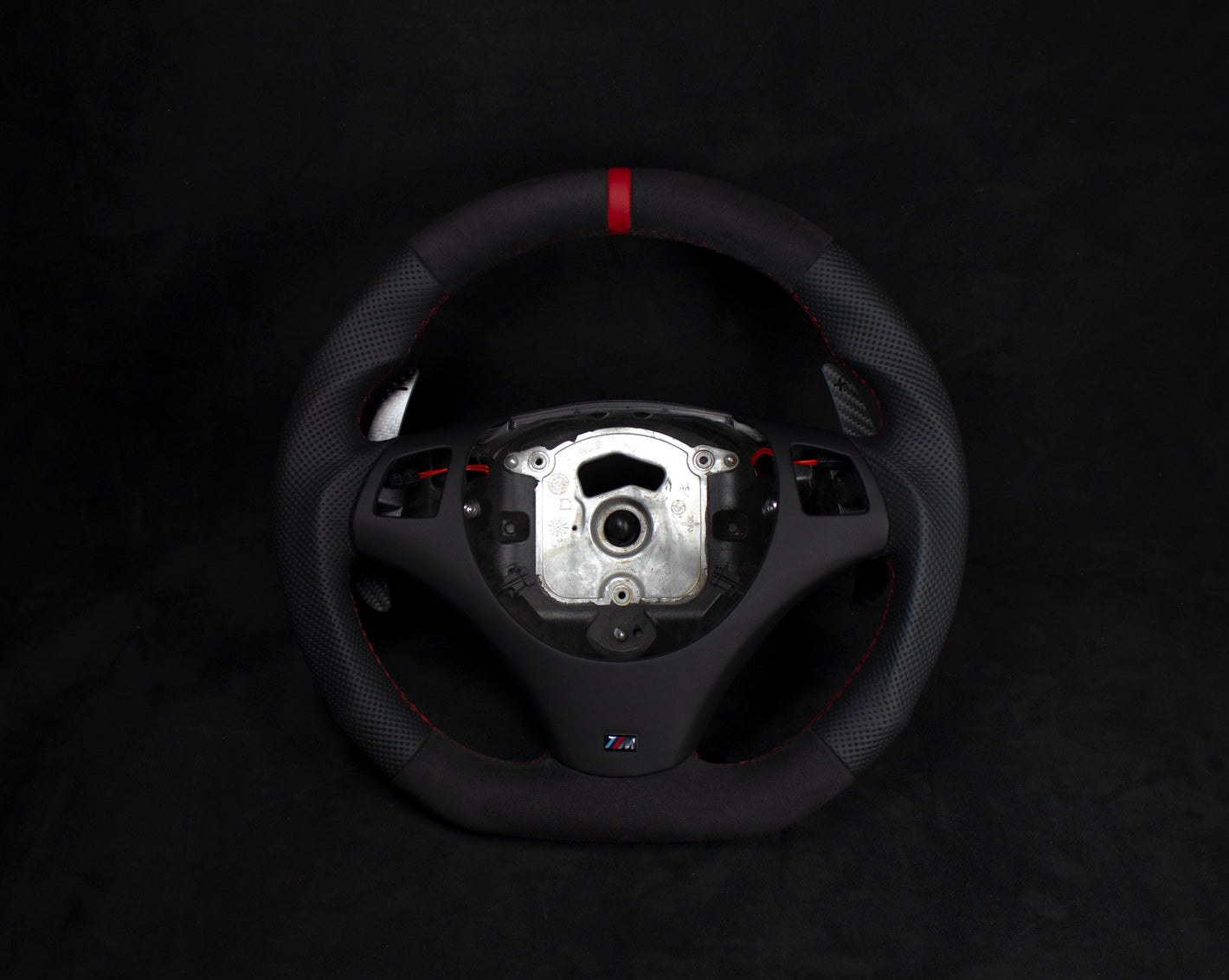 BMW E8X/E9X Alcantara/Skinn Ratt, Rød Detaljer Magnetiske Paddles - LZ-Customs