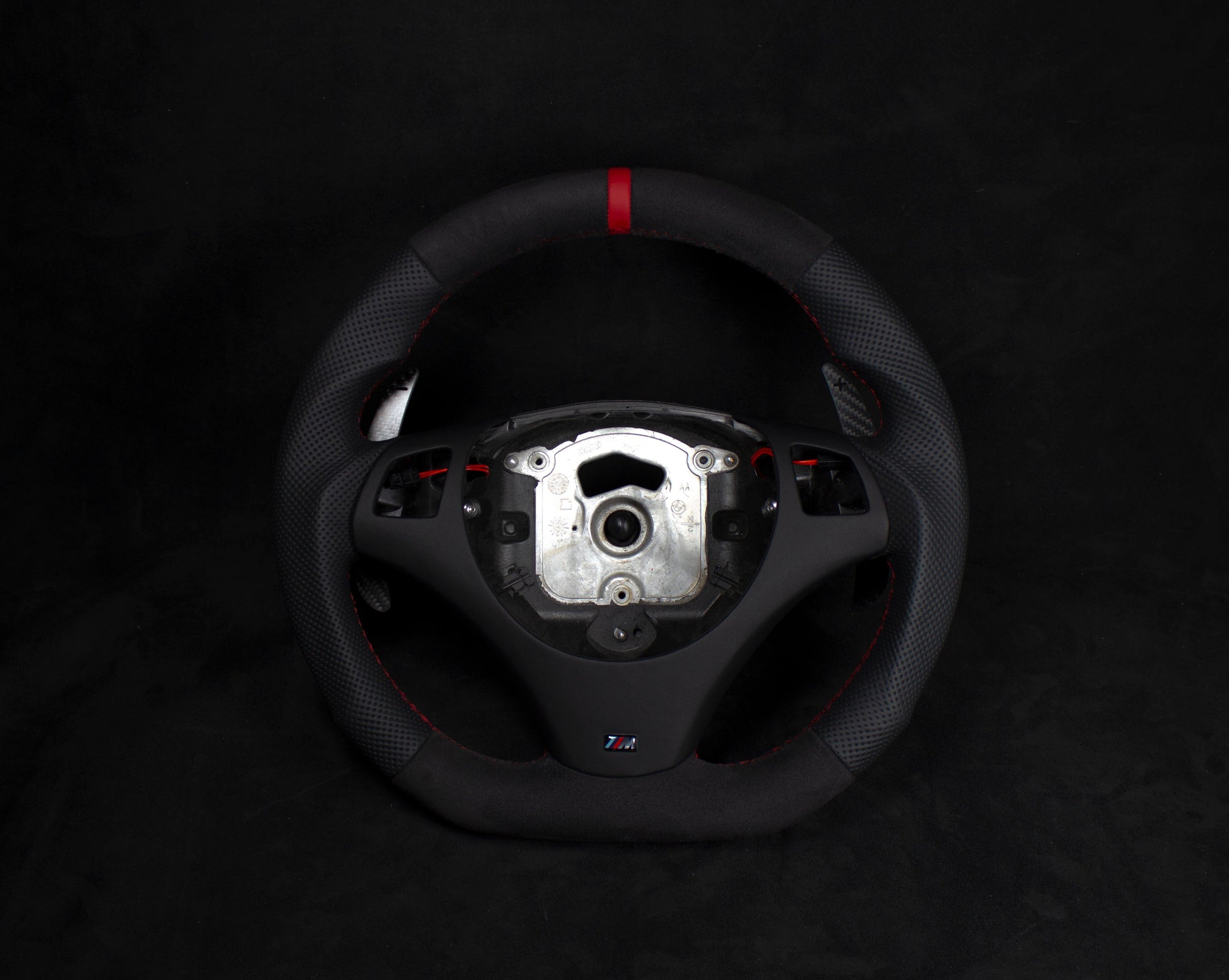 BMW E8X/E9X Alcantara/Skinn Ratt, Rød Detaljer Magnetiske Paddles - LZ-Customs