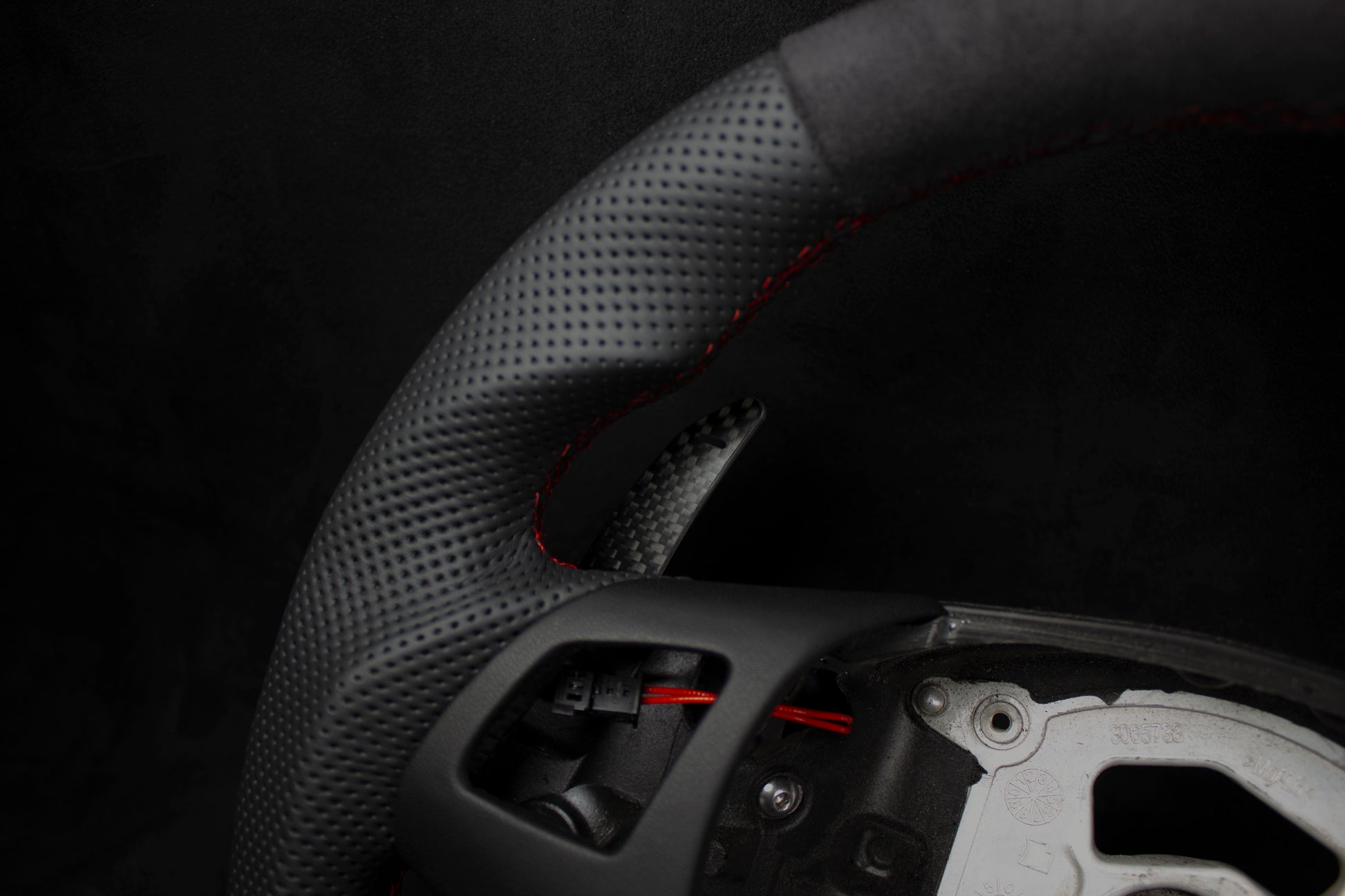 BMW E8X/E9X Alcantara/Skinn Ratt, Rød Detaljer Magnetiske Paddles - LZ-Customs