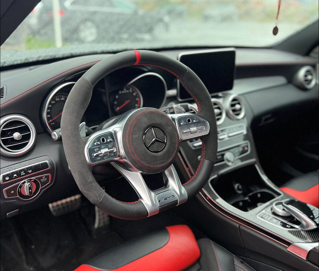 Mercedes-Benz AMG Alcantara/Skinn Ratt - Røde detaljer - LZ-Customs